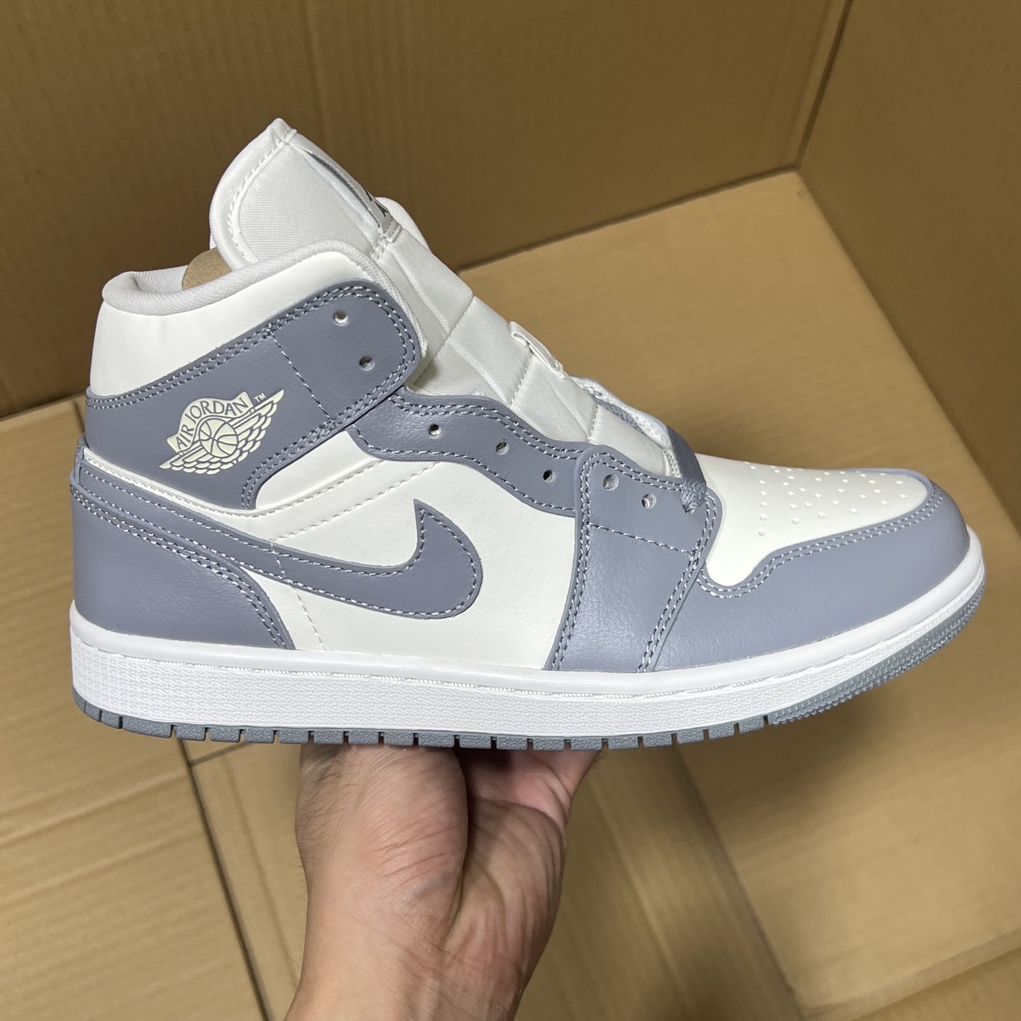 DT过验版 福利特价✈️ 开始开仓接单‼️DT过验版AJ1Mid中帮市售最强中帮 天花板品质！市面唯一正