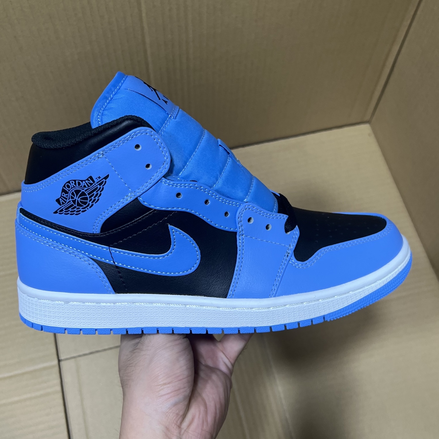 DT过验版 福利特价✈️ 开始开仓接单‼️DT过验版AJ1Mid中帮市售最强中帮 天花板品质！市面唯一正