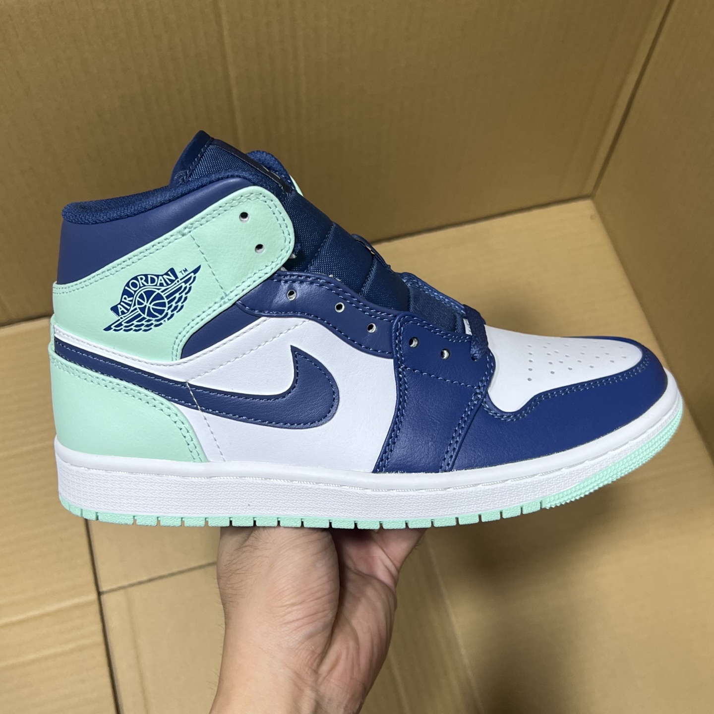 DT过验版 福利特价✈️ 开始开仓接单‼️DT过验版AJ1Mid中帮市售最强中帮 天花板品质！市面唯一正