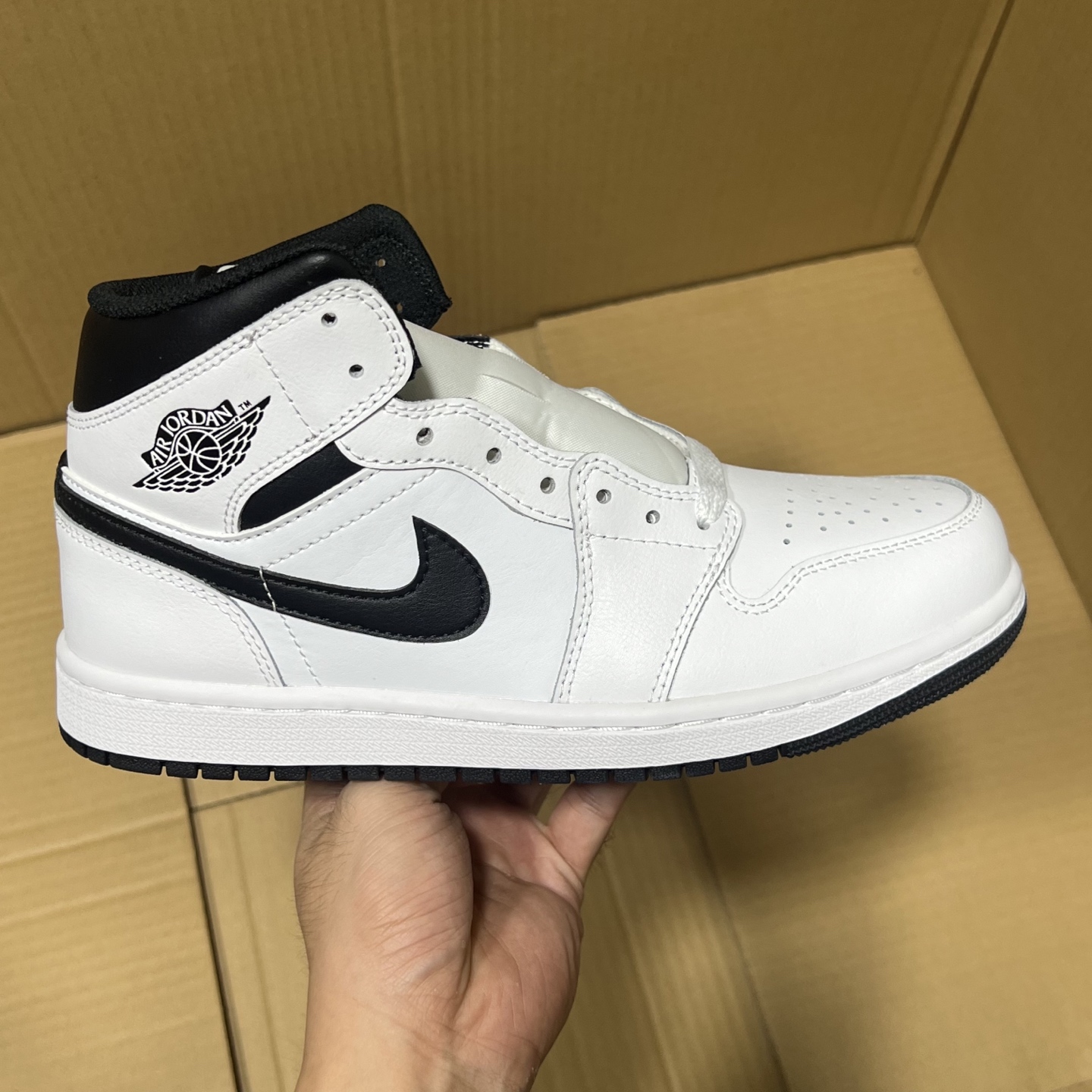 DT过验版 福利特价✈️ 开始开仓接单‼️DT过验版AJ1Mid中帮市售最强中帮 天花板品质！市面唯一正