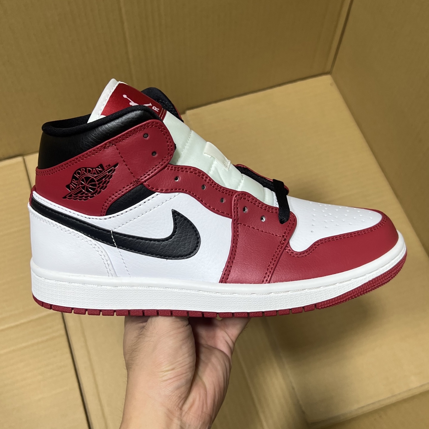 DT过验版 福利特价✈️ 开始开仓接单‼️DT过验版AJ1Mid中帮市售最强中帮 天花板品质！市面唯一正