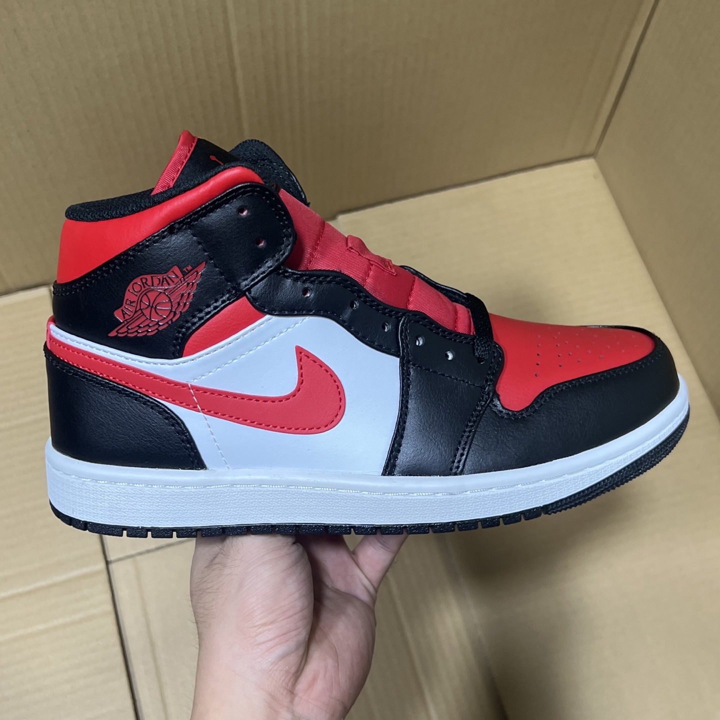 DT过验版 福利特价✈️ 开始开仓接单‼️DT过验版AJ1Mid中帮市售最强中帮 天花板品质！市面唯一正