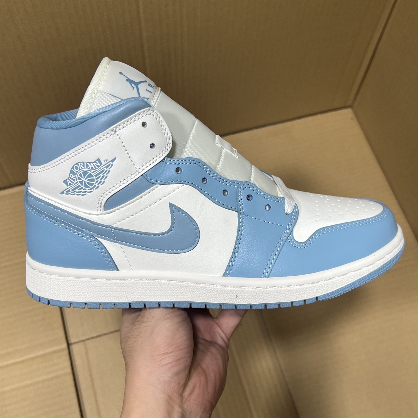 DT过验版 福利特价✈️ 开始开仓接单‼️DT过验版AJ1Mid中帮市售最强中帮 天花板品质！市面唯一正