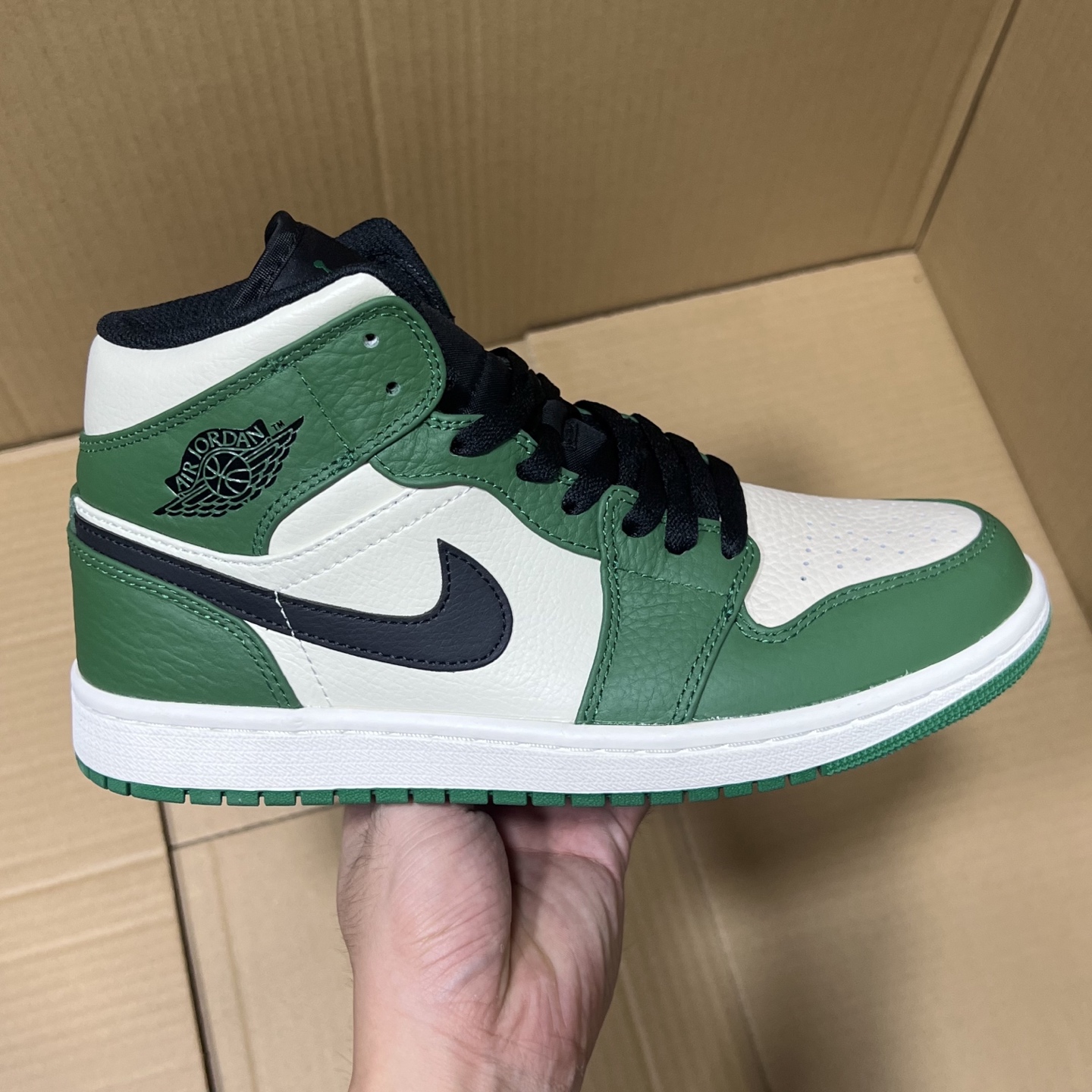 DT过验版 福利特价✈️ 开始开仓接单‼️DT过验版AJ1Mid中帮市售最强中帮 天花板品质！市面唯一正