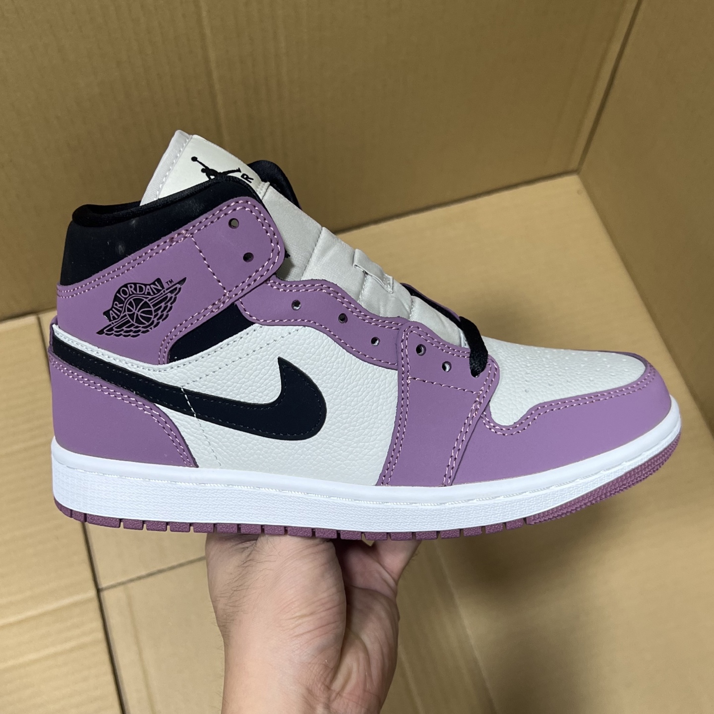 DT过验版 福利特价✈️ 开始开仓接单‼️DT过验版AJ1Mid中帮市售最强中帮 天花板品质！市面唯一正