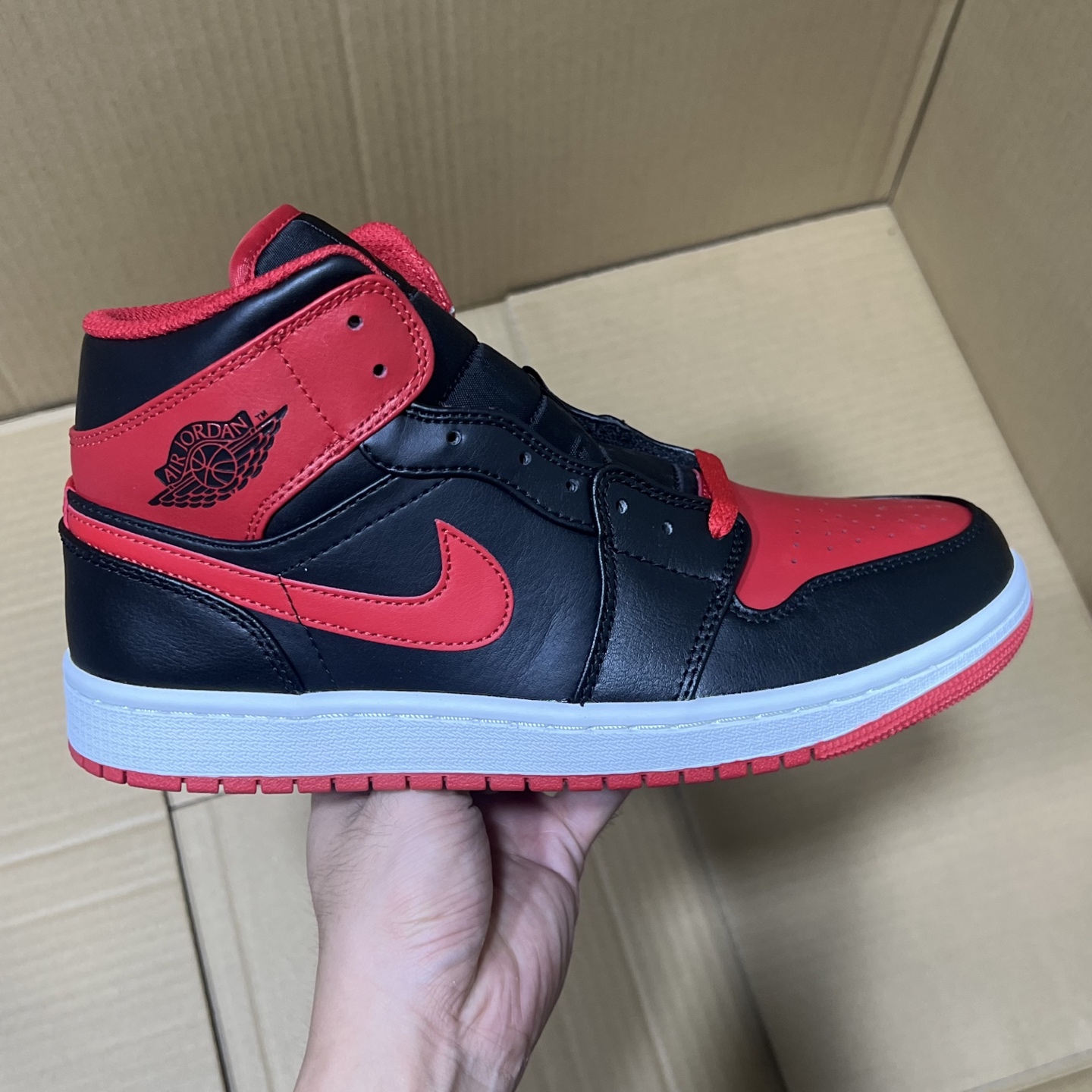 DT过验版 福利特价✈️ 开始开仓接单‼️DT过验版AJ1Mid中帮市售最强中帮 天花板品质！市面唯一正