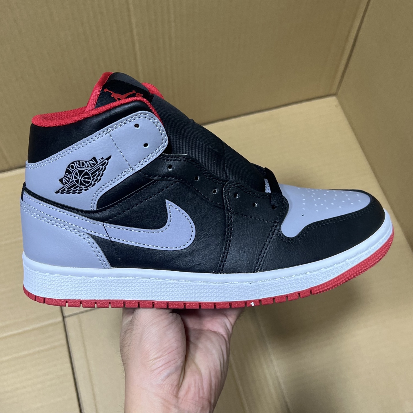 DT过验版 福利特价✈️ 开始开仓接单‼️DT过验版AJ1Mid中帮市售最强中帮 天花板品质！市面唯一正