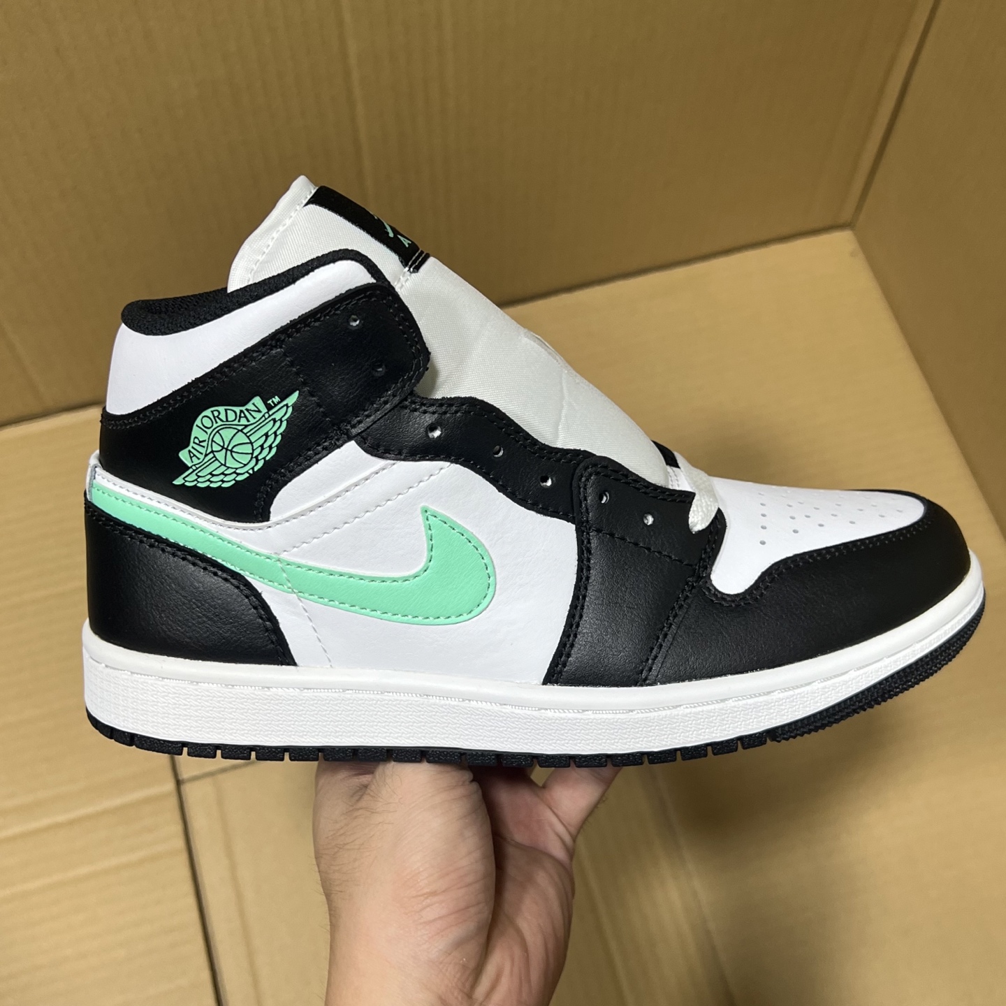 DT过验版 福利特价✈️ 开始开仓接单‼️DT过验版AJ1Mid中帮市售最强中帮 天花板品质！市面唯一正