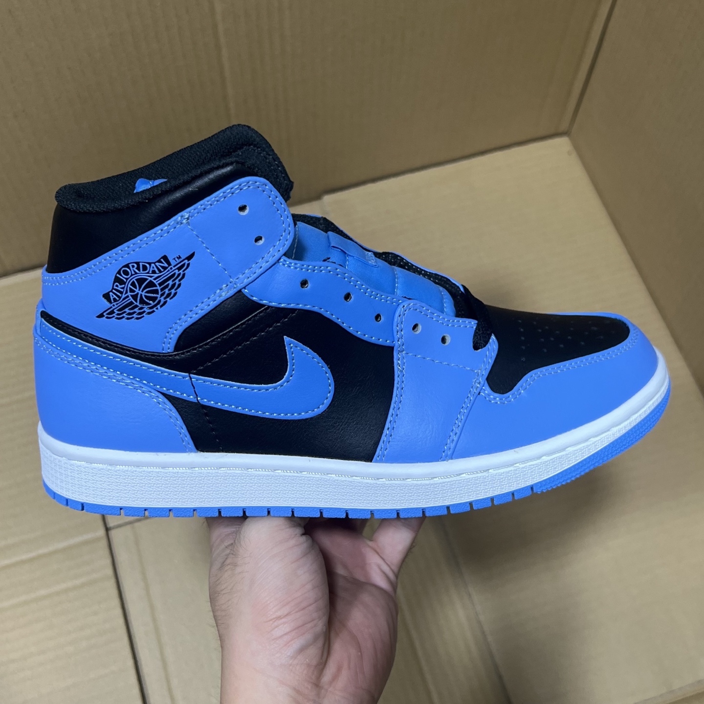 DT过验版 福利特价✈️ 开始开仓接单‼️DT过验版AJ1Mid中帮市售最强中帮 天花板品质！市面唯一正