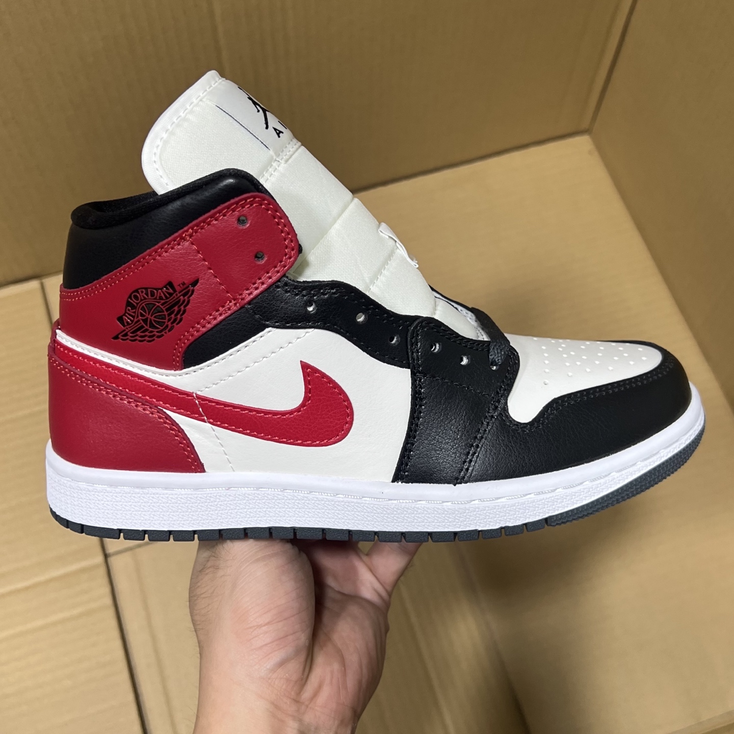 DT过验版 福利特价✈️ 开始开仓接单‼️DT过验版AJ1Mid中帮市售最强中帮 天花板品质！市面唯一正