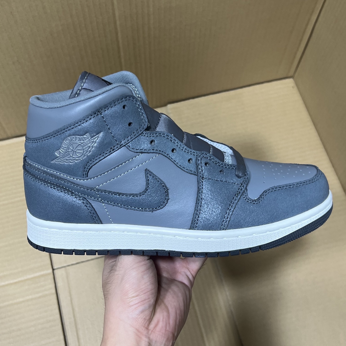 DT过验版 福利特价✈️ 开始开仓接单‼️DT过验版AJ1Mid中帮市售最强中帮 天花板品质！市面唯一正