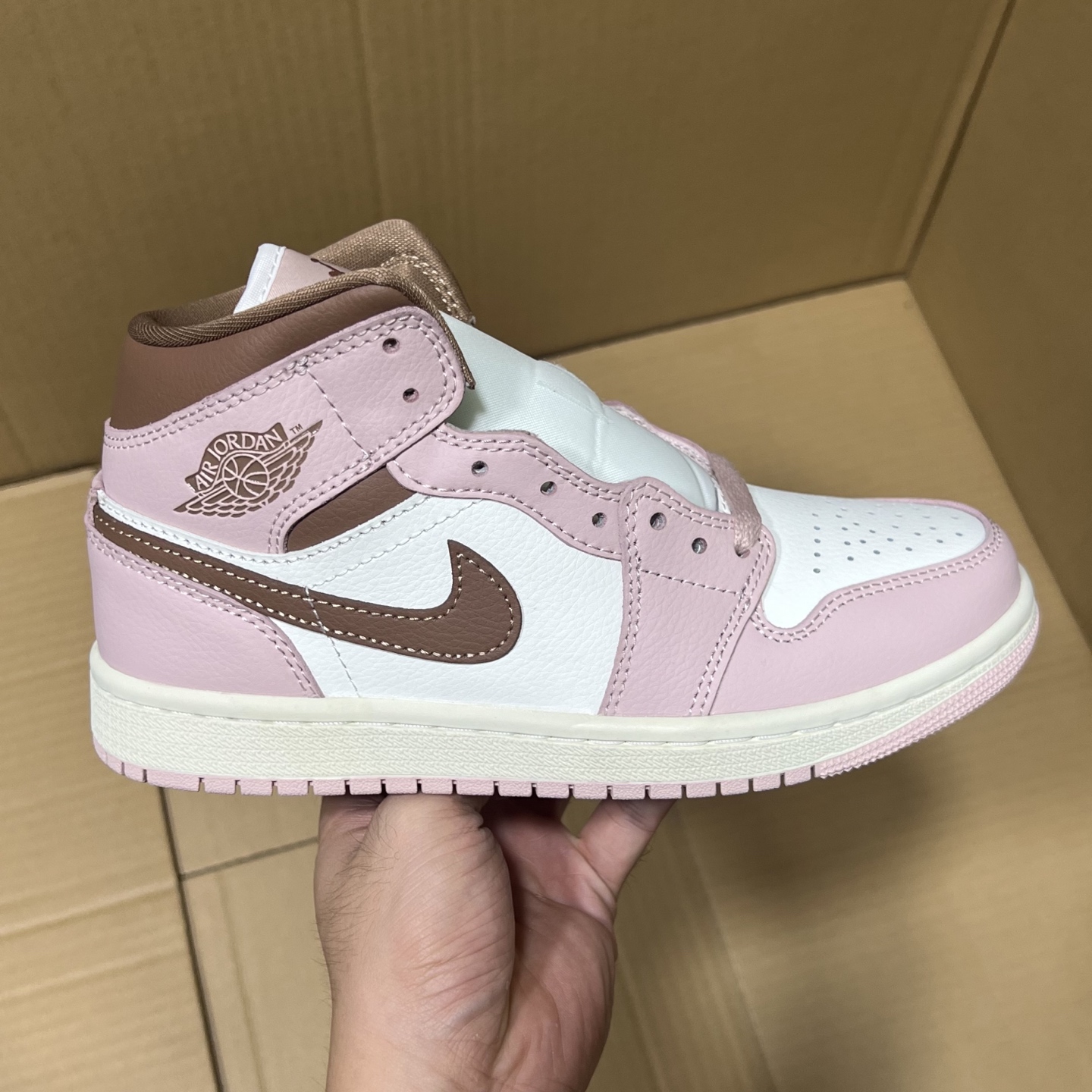 DT过验版 福利特价✈️ 开始开仓接单‼️DT过验版AJ1Mid中帮市售最强中帮 天花板品质！市面唯一正