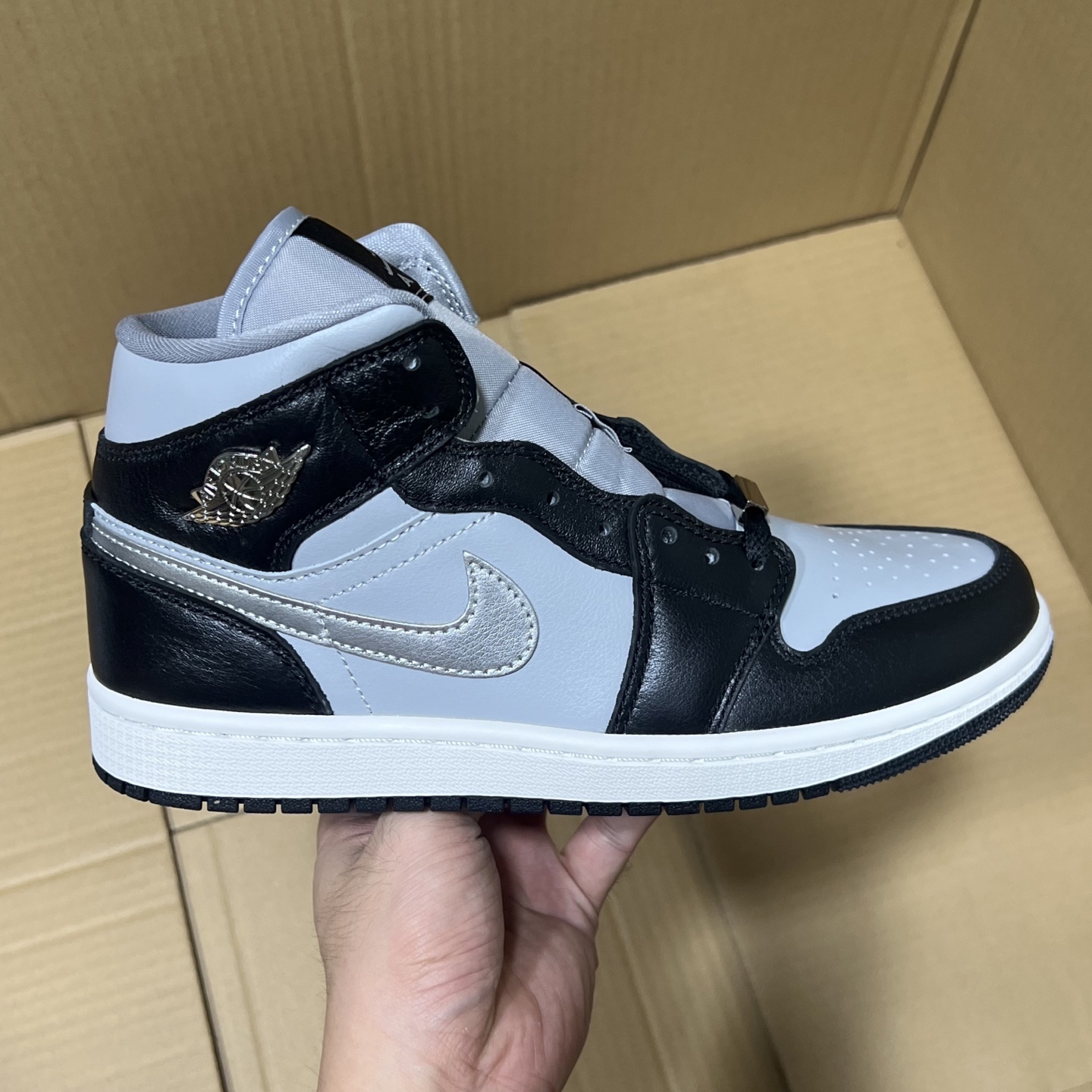 DT过验版 福利特价✈️ 开始开仓接单‼️DT过验版AJ1Mid中帮市售最强中帮 天花板品质！市面唯一正