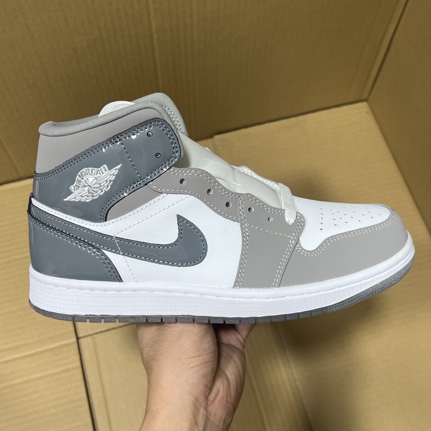 DT过验版 福利特价✈️ 开始开仓接单‼️DT过验版AJ1Mid中帮市售最强中帮 天花板品质！市面唯一正