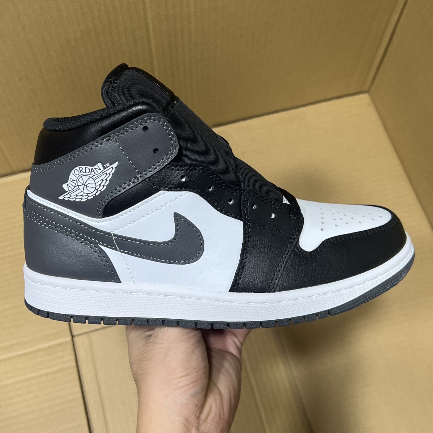 DT过验版 福利特价✈️ 开始开仓接单‼️DT过验版AJ1Mid中帮市售最强中帮 天花板品质！市面唯一正