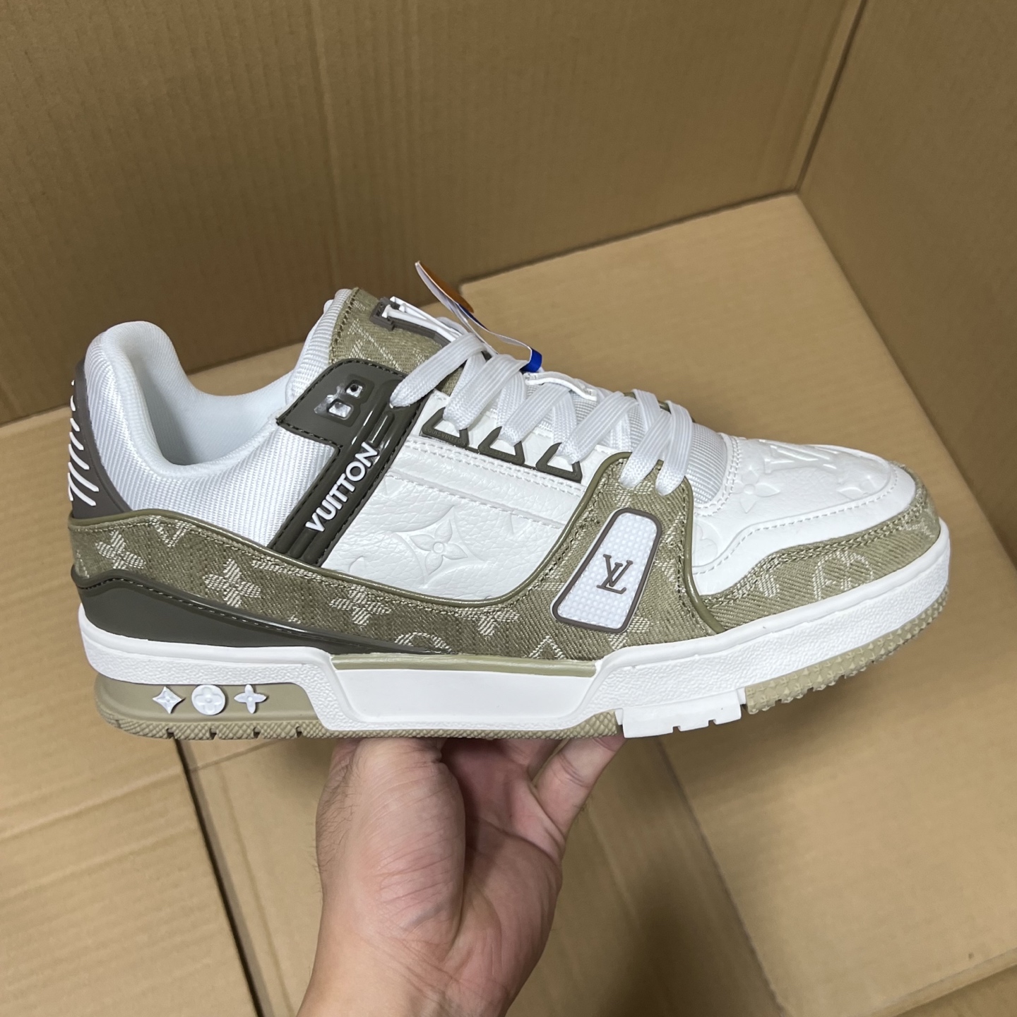 驴牌LV系列福利新配色！
尺码36-46，全码输出！
头层牛皮+空胶工艺 就这2点市场没有个3百来块的出厂价格拿不到吧，更别说卖货价格了！编码AB365869JZ