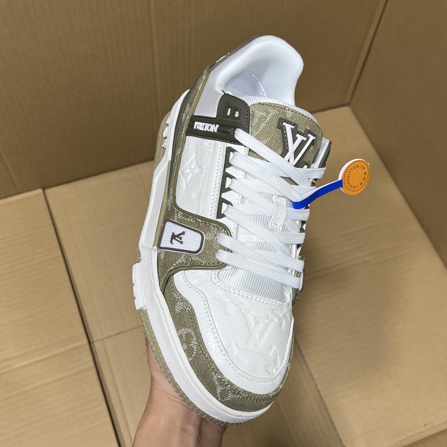 驴牌LV系列福利新配色！
尺码36-46，全码输出！
头层牛皮+空胶工艺 就这2点市场没有个3百来块的出厂价格拿不到吧，更别说卖货价格了！编码AB365869JZ