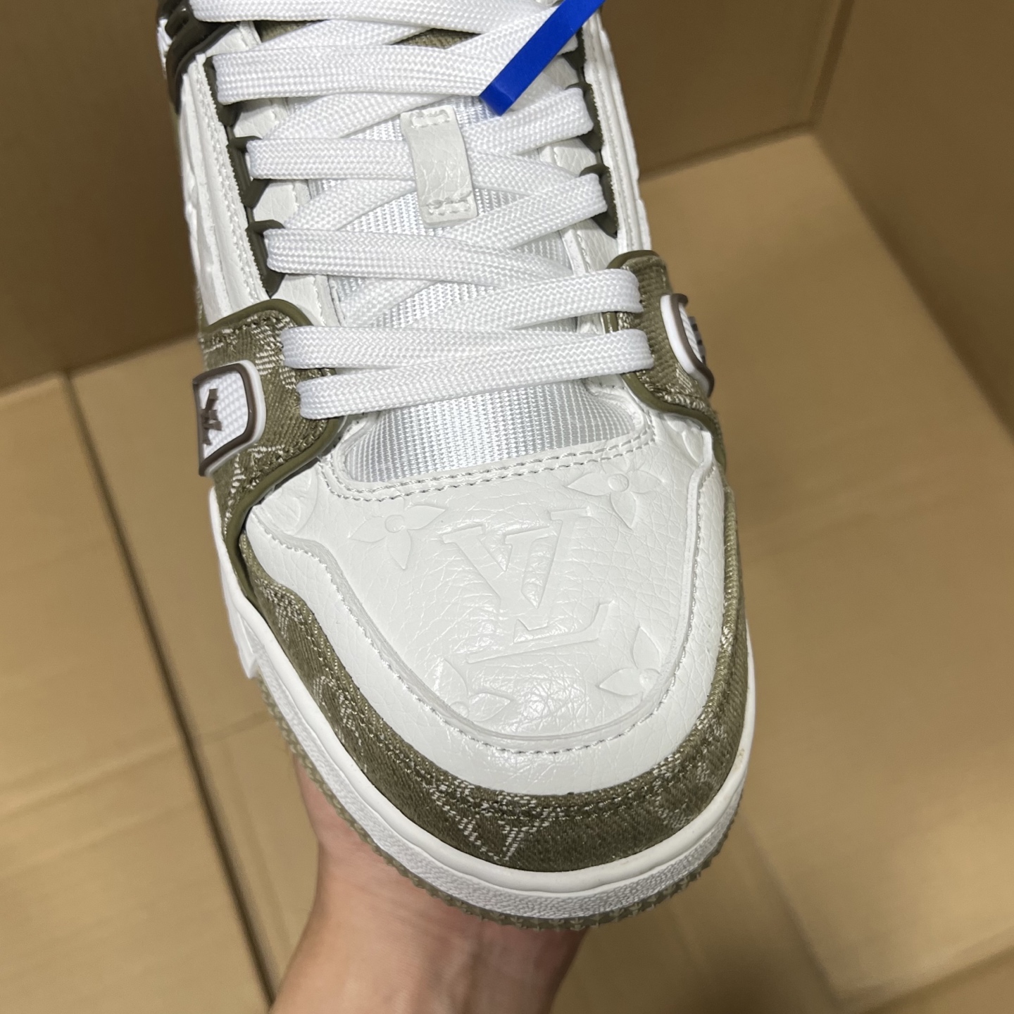 驴牌LV系列福利新配色！
尺码36-46，全码输出！
头层牛皮+空胶工艺 就这2点市场没有个3百来块的出厂价格拿不到吧，更别说卖货价格了！编码AB365869JZ