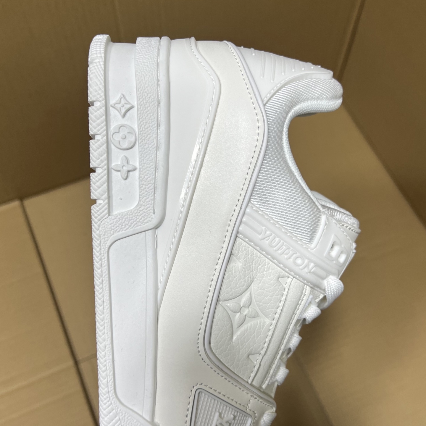 驴牌LV系列福利新配色！
尺码36-46，全码输出！
头层牛皮+空胶工艺 就这2点市场没有个3百来块的出厂价格拿不到吧，更别说卖货价格了！编码AB365869JZ