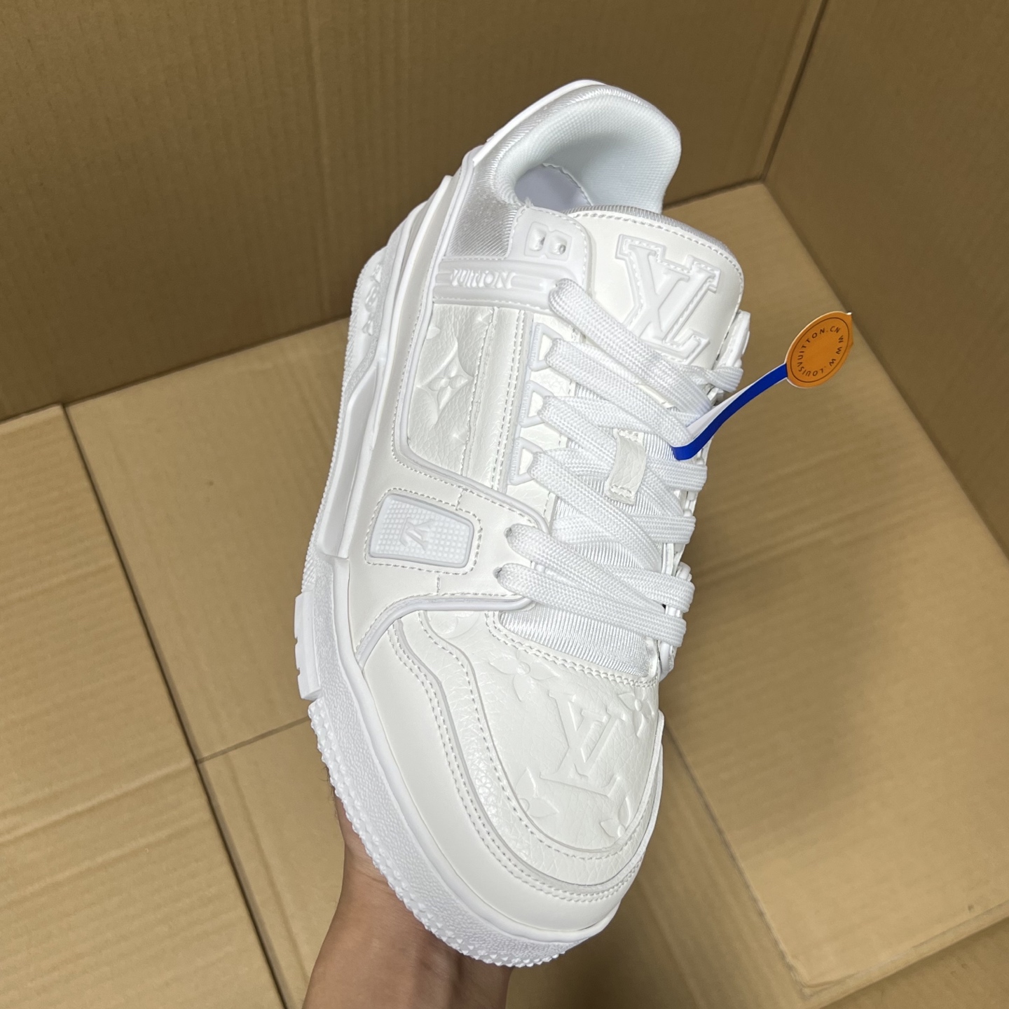 驴牌LV系列福利新配色！
尺码36-46，全码输出！
头层牛皮+空胶工艺 就这2点市场没有个3百来块的出厂价格拿不到吧，更别说卖货价格了！编码AB365869JZ