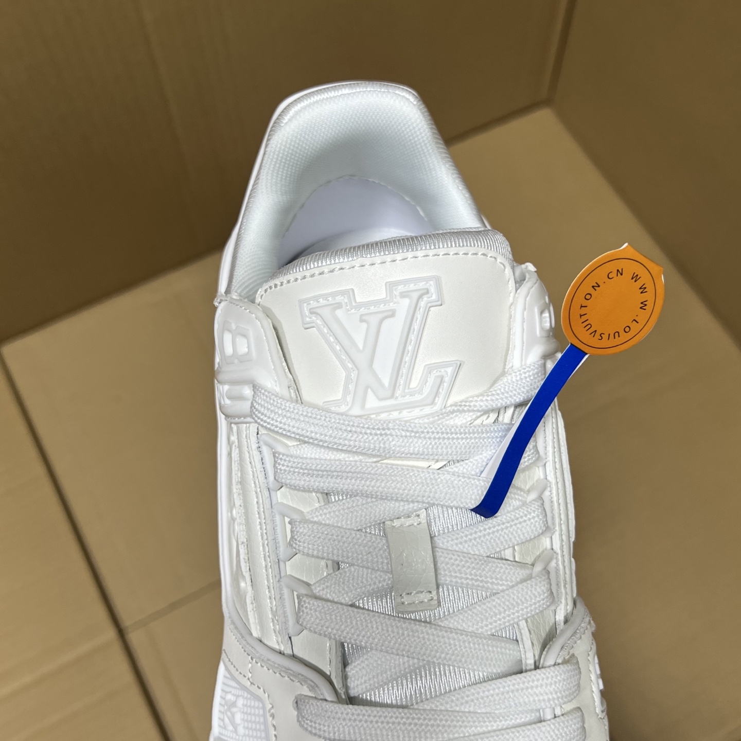 驴牌LV系列福利新配色！
尺码36-46，全码输出！
头层牛皮+空胶工艺 就这2点市场没有个3百来块的出厂价格拿不到吧，更别说卖货价格了！编码AB365869JZ