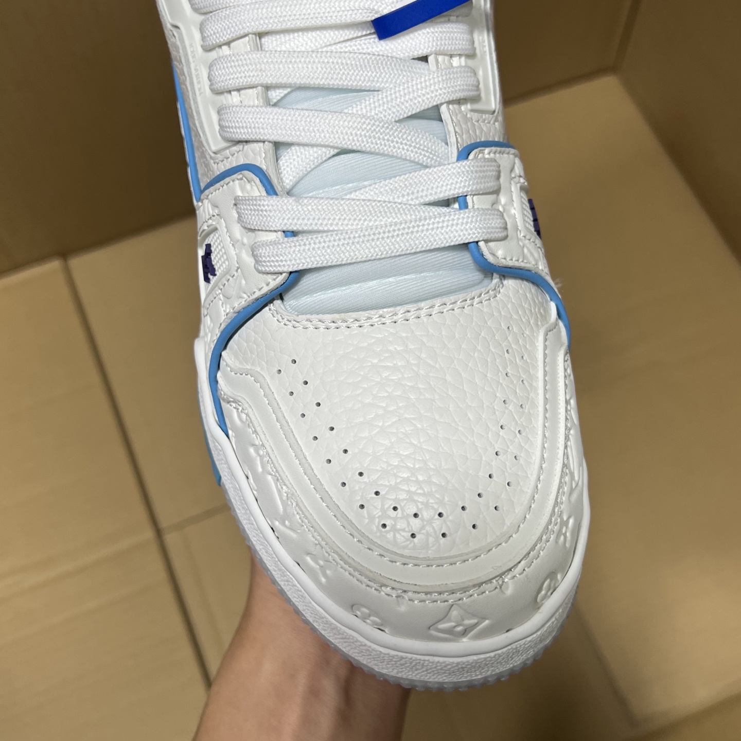 驴牌LV系列福利新配色！
尺码36-46，全码输出！
头层牛皮+空胶工艺 就这2点市场没有个3百来块的出厂价格拿不到吧，更别说卖货价格了！编码AB365869JZ