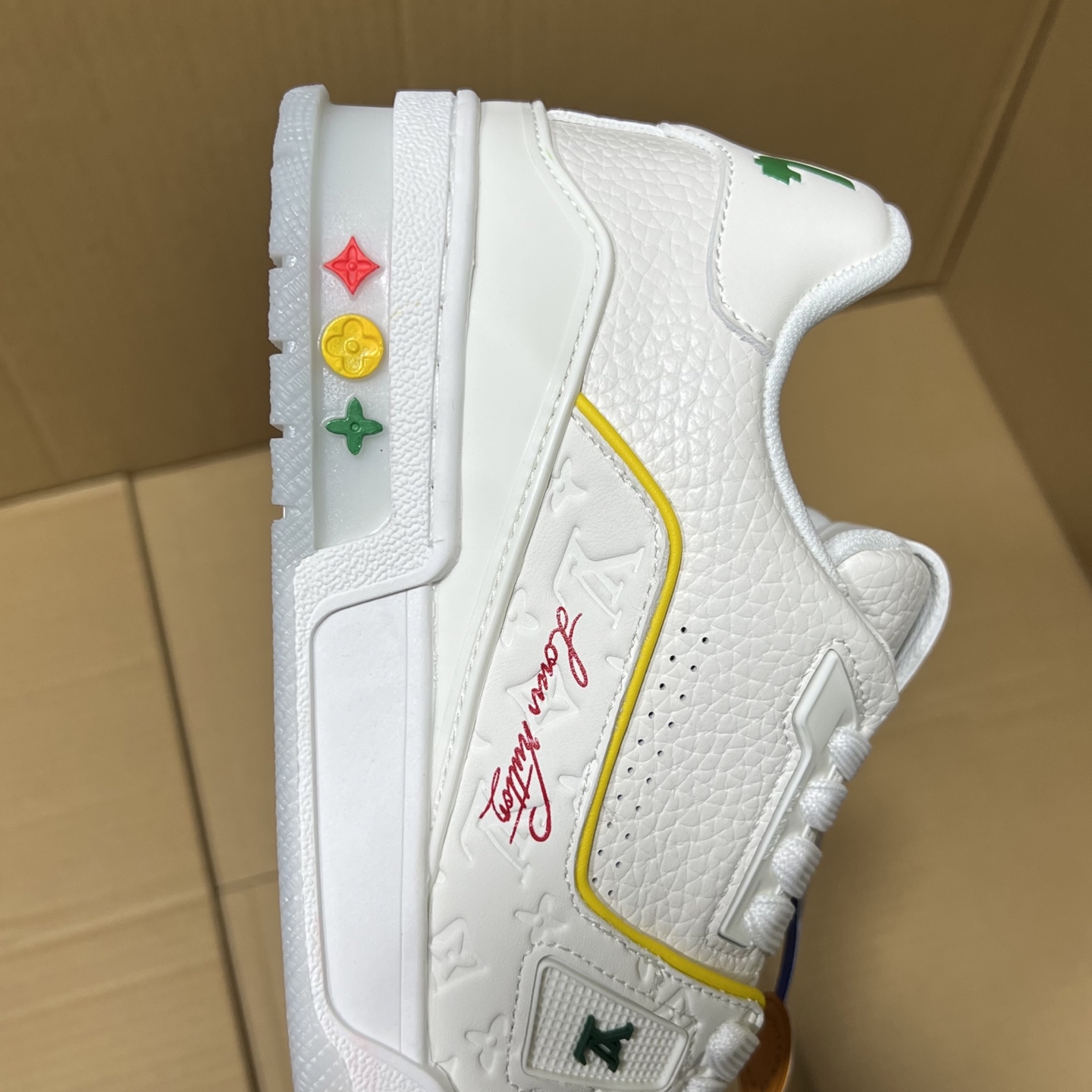 驴牌LV系列福利新配色！
尺码36-46，全码输出！
头层牛皮+空胶工艺 就这2点市场没有个3百来块的出厂价格拿不到吧，更别说卖货价格了！编码AB365869JZ