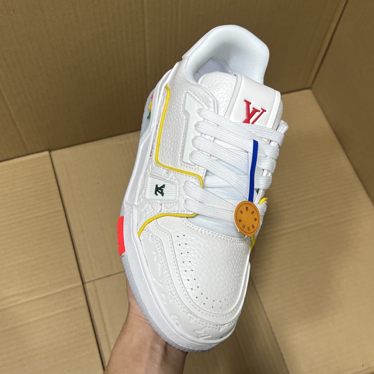 驴牌LV系列福利新配色！
尺码36-46，全码输出！
头层牛皮+空胶工艺 就这2点市场没有个3百来块的出厂价格拿不到吧，更别说卖货价格了！编码AB365869JZ