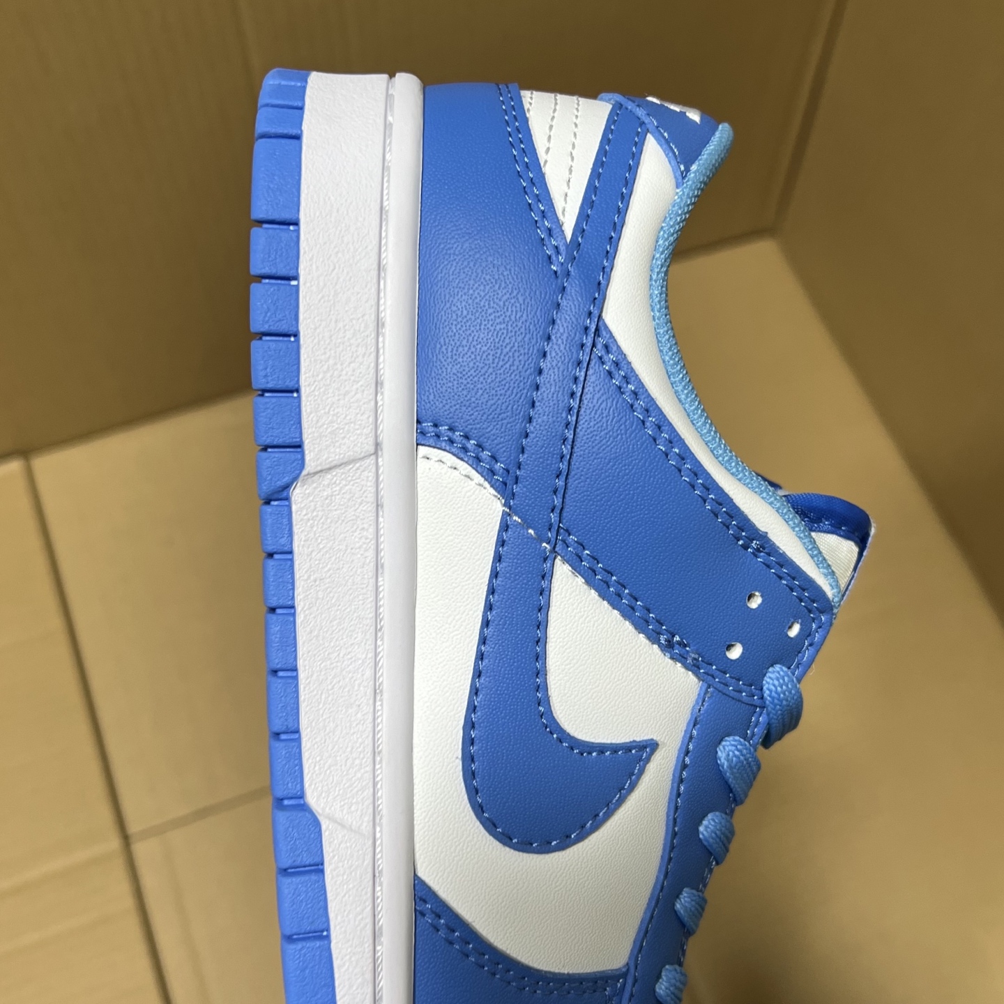 BS dunk四色！
品质如图！啥也不说！只要两位数！市场最强性价比天花板！老牌工厂，品质稳定！欢迎直播客户，平台冲量客户合作来谈！
尺码35.5-47.5 冲起来！