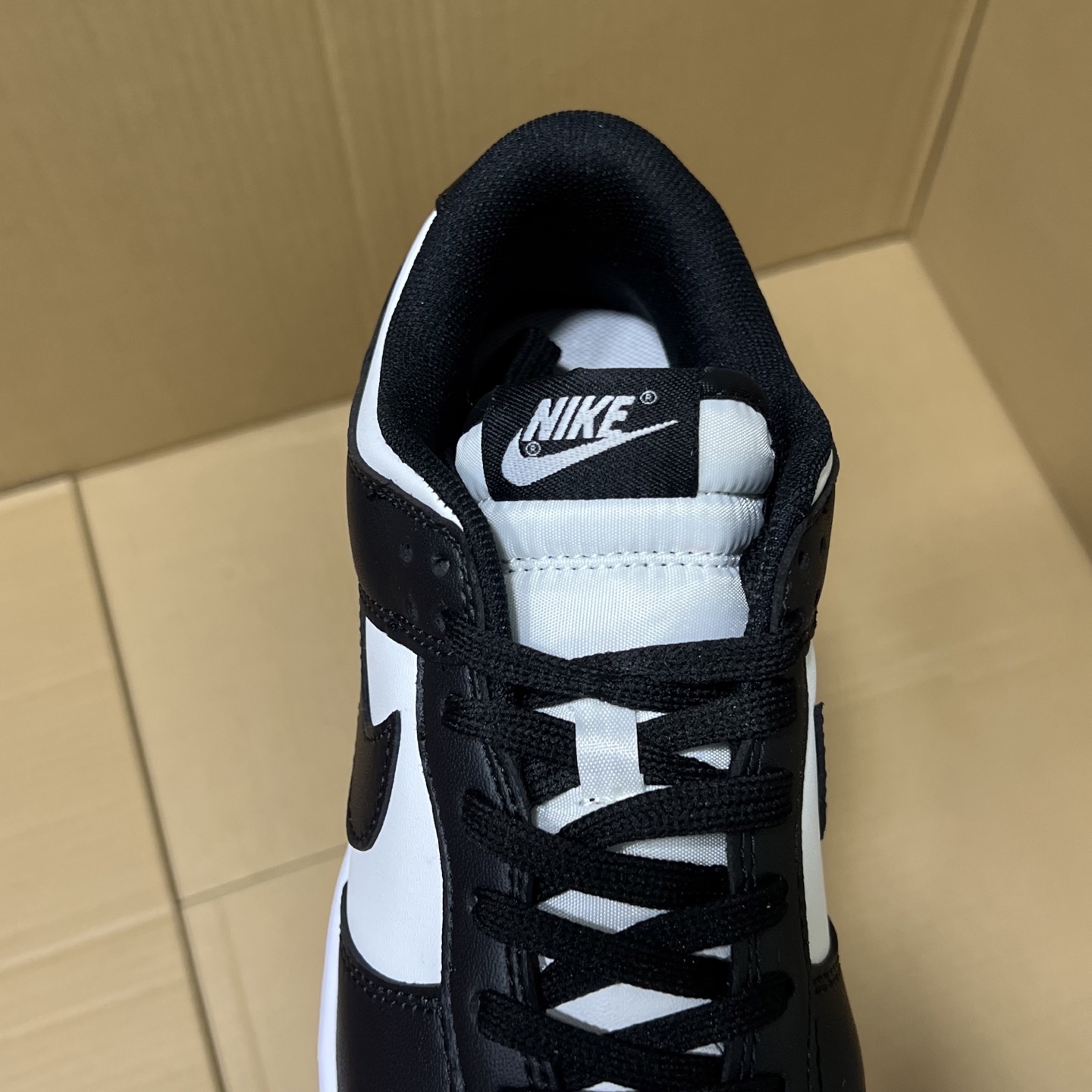 BS dunk四色！
品质如图！啥也不说！只要两位数！市场最强性价比天花板！老牌工厂，品质稳定！欢迎直播客户，平台冲量客户合作来谈！
尺码35.5-47.5 冲起来！