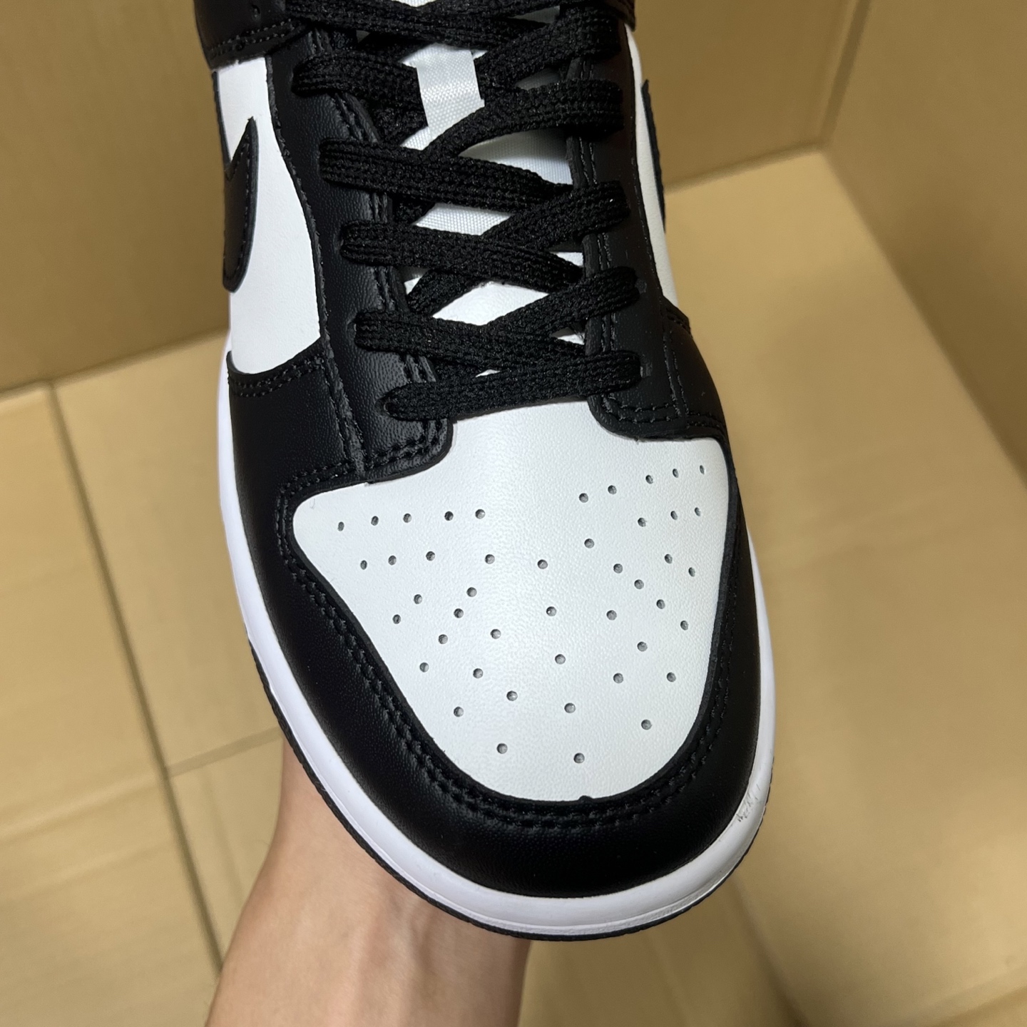 BS dunk四色！
品质如图！啥也不说！只要两位数！市场最强性价比天花板！老牌工厂，品质稳定！欢迎直播客户，平台冲量客户合作来谈！
尺码35.5-47.5 冲起来！