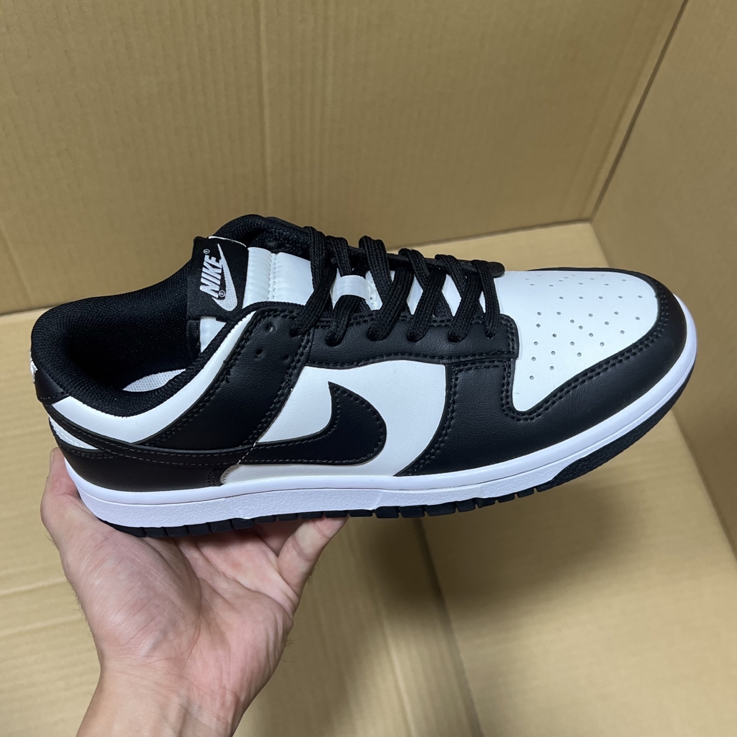 BS dunk四色！ 品质如图！啥也不说！只要两位数！市场最强性价比天花板！老牌工厂，品质稳定！欢迎直播客户，平台冲量客户合作来谈！ 尺码35.5-47.5 冲起来！