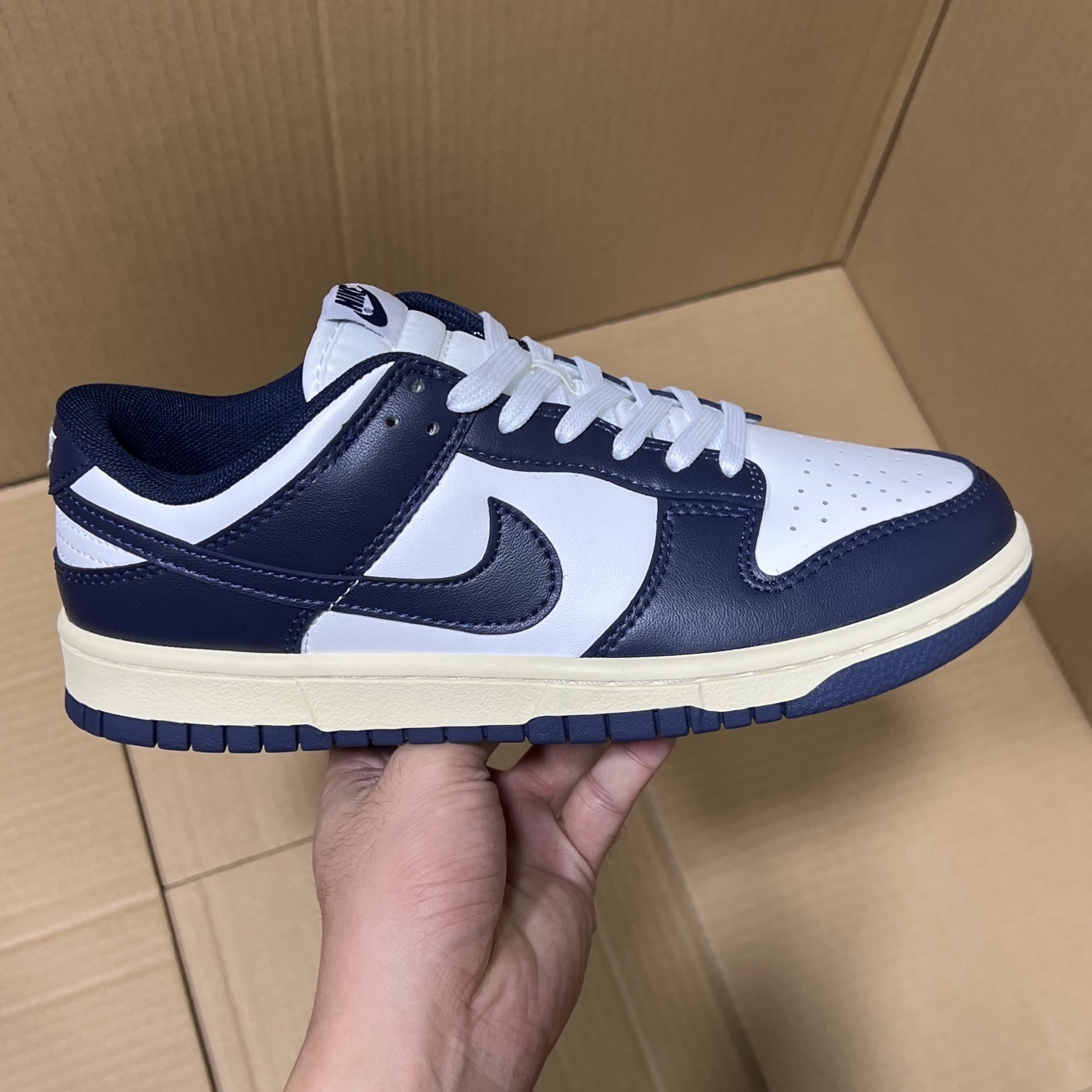 BS dunk四色！
品质如图！啥也不说！只要两位数！市场最强性价比天花板！老牌工厂，品质稳定！欢迎直播客户，平台冲量客户合作来谈！
尺码35.5-47.5 冲起来！