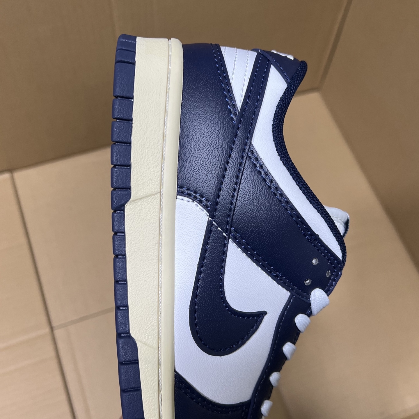 BS dunk四色！
品质如图！啥也不说！只要两位数！市场最强性价比天花板！老牌工厂，品质稳定！欢迎直播客户，平台冲量客户合作来谈！
尺码35.5-47.5 冲起来！