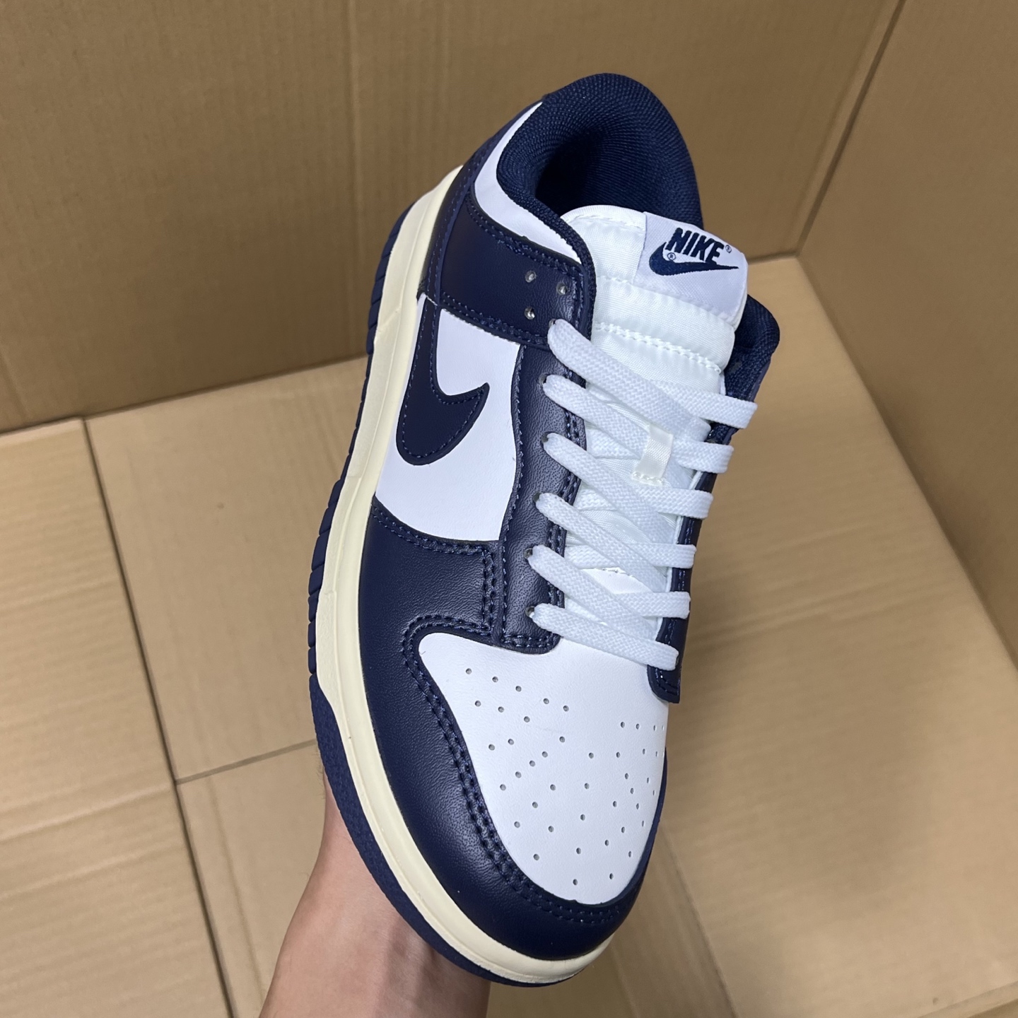 BS dunk四色！
品质如图！啥也不说！只要两位数！市场最强性价比天花板！老牌工厂，品质稳定！欢迎直播客户，平台冲量客户合作来谈！
尺码35.5-47.5 冲起来！