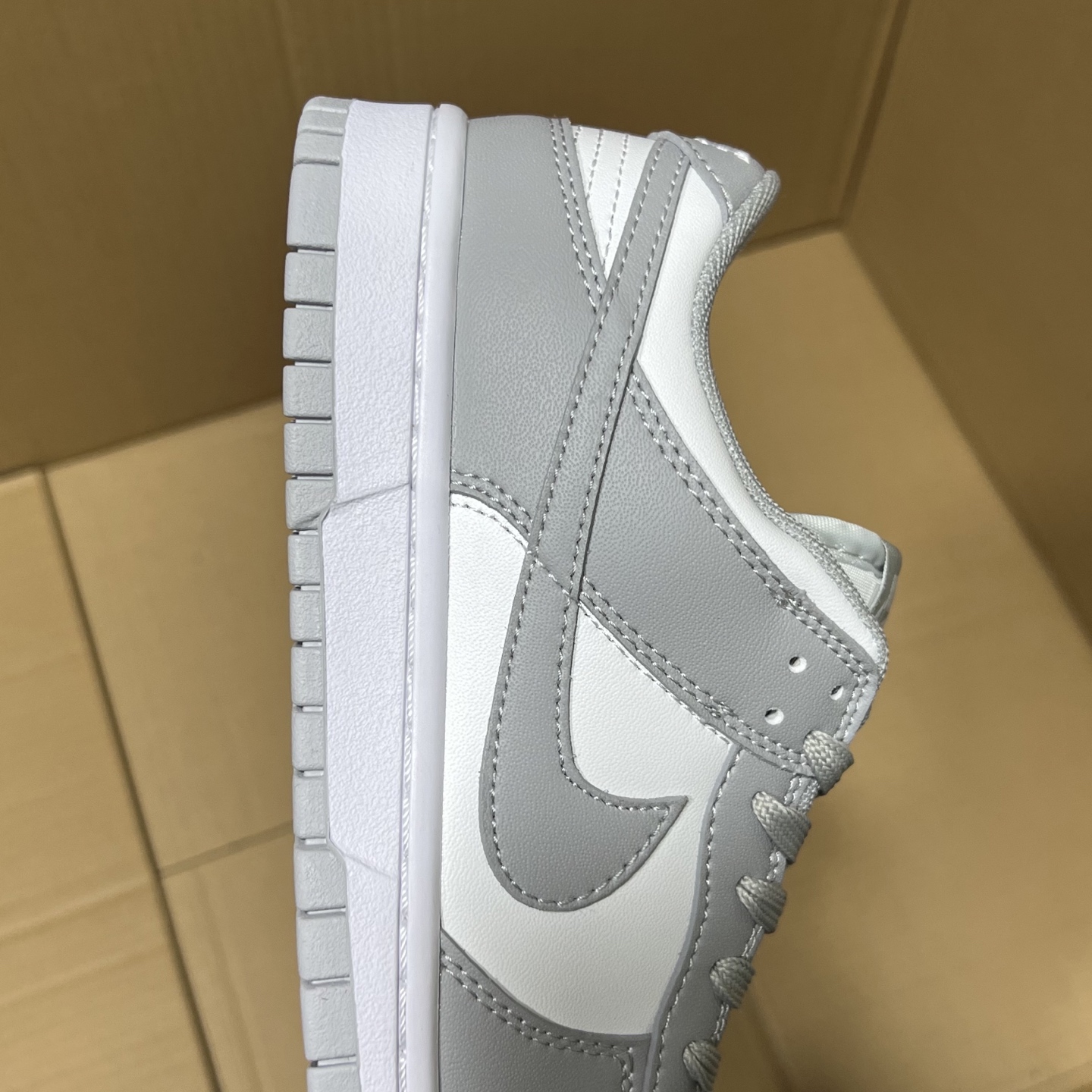 BS dunk四色！
品质如图！啥也不说！只要两位数！市场最强性价比天花板！老牌工厂，品质稳定！欢迎直播客户，平台冲量客户合作来谈！
尺码35.5-47.5 冲起来！