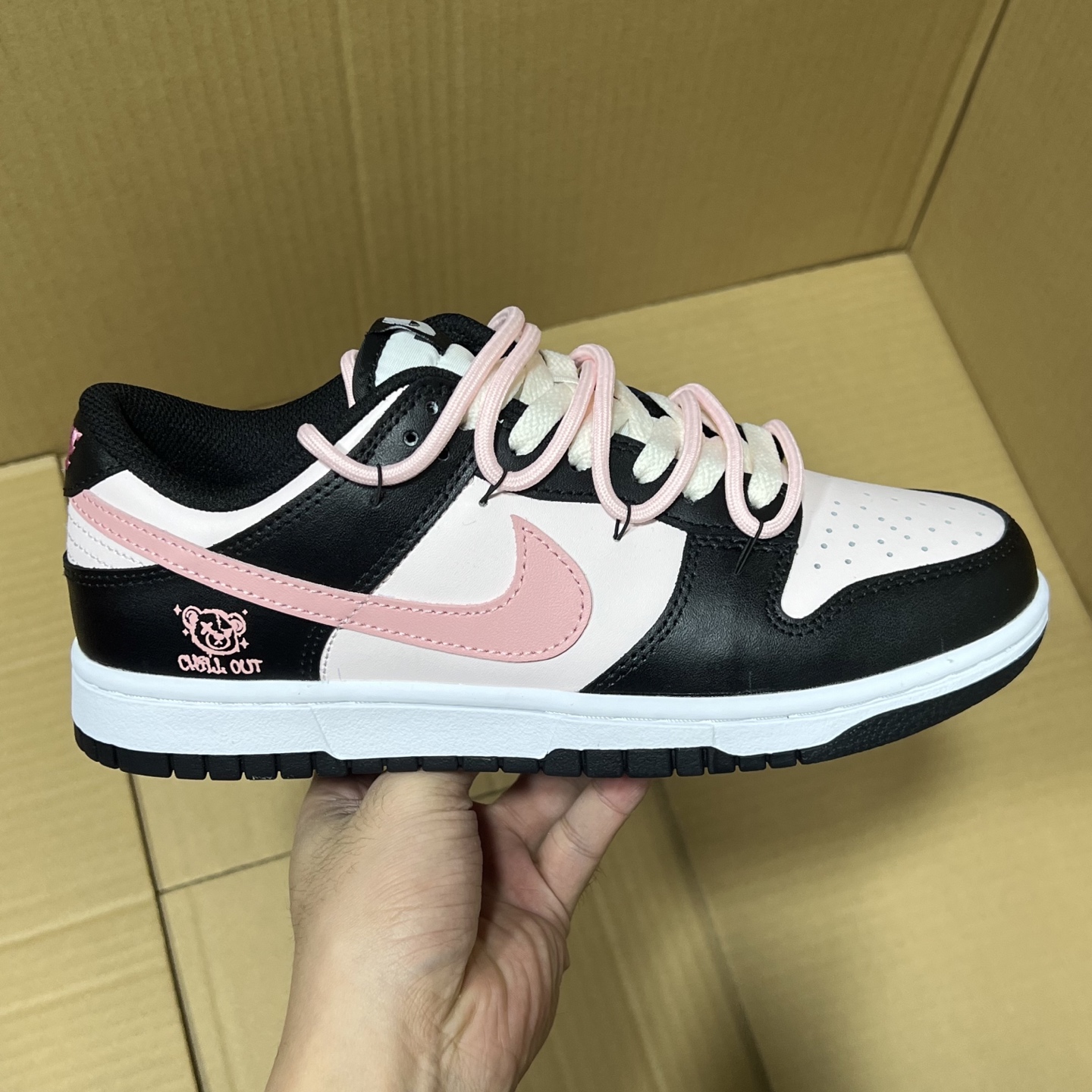 YC定制版dunk新配色！
尺码：36-46，全码出货！
纯原版本，独家定制配色！目前在售最强版本！品质 细节 如图所示！每日精准库存，售前售后无忧！各位放心买卖！