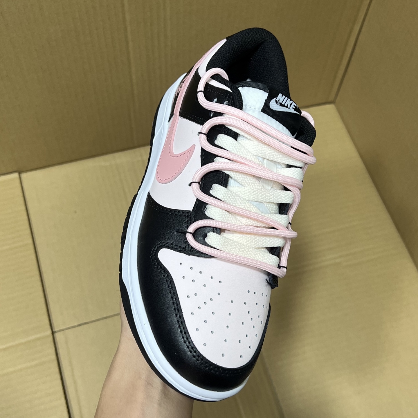 YC定制版dunk新配色！
尺码：36-46，全码出货！
纯原版本，独家定制配色！目前在售最强版本！品质 细节 如图所示！每日精准库存，售前售后无忧！各位放心买卖！