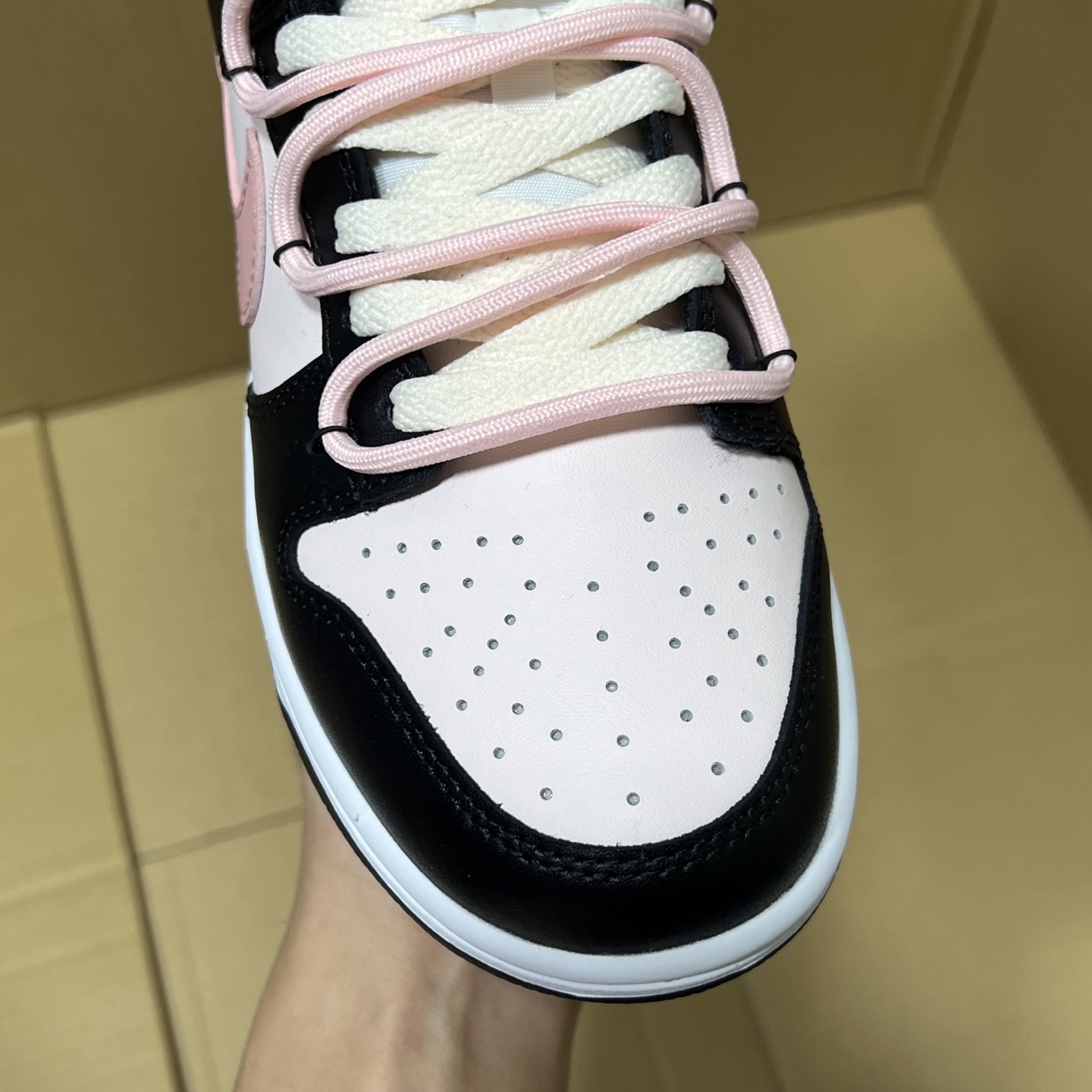 YC定制版dunk新配色！
尺码：36-46，全码出货！
纯原版本，独家定制配色！目前在售最强版本！品质 细节 如图所示！每日精准库存，售前售后无忧！各位放心买卖！