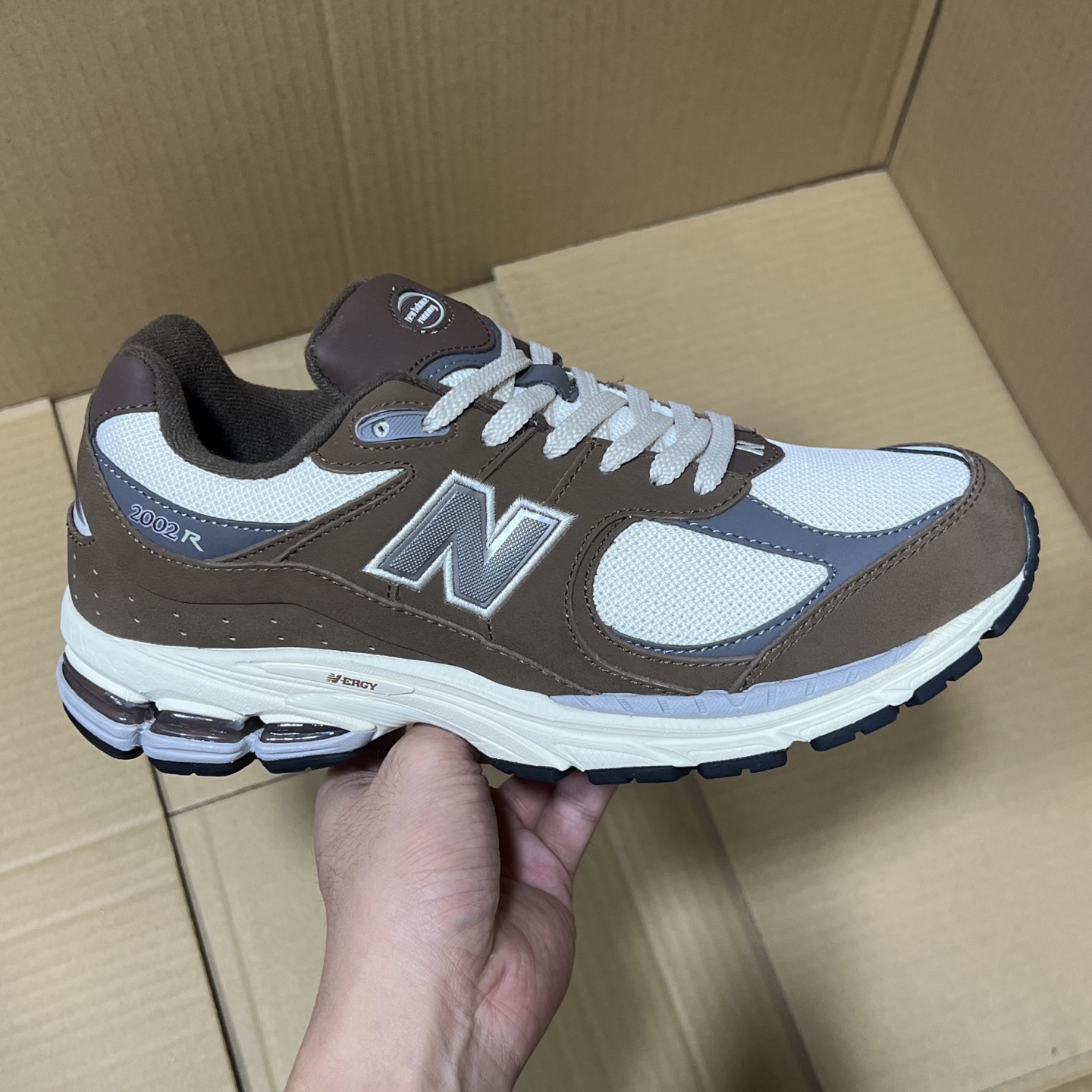 BC版纯原NB2002系列!
尺码36-45.5,全码出货!
BC出品!原鞋 原材料 原档案开发!东莞兴泰代工 真正一线产物 sample圈充正货品!正品代工的品控 每片底模全部只用一轮,欢迎对比市面所有所谓虚高版本货!
编码AB286974