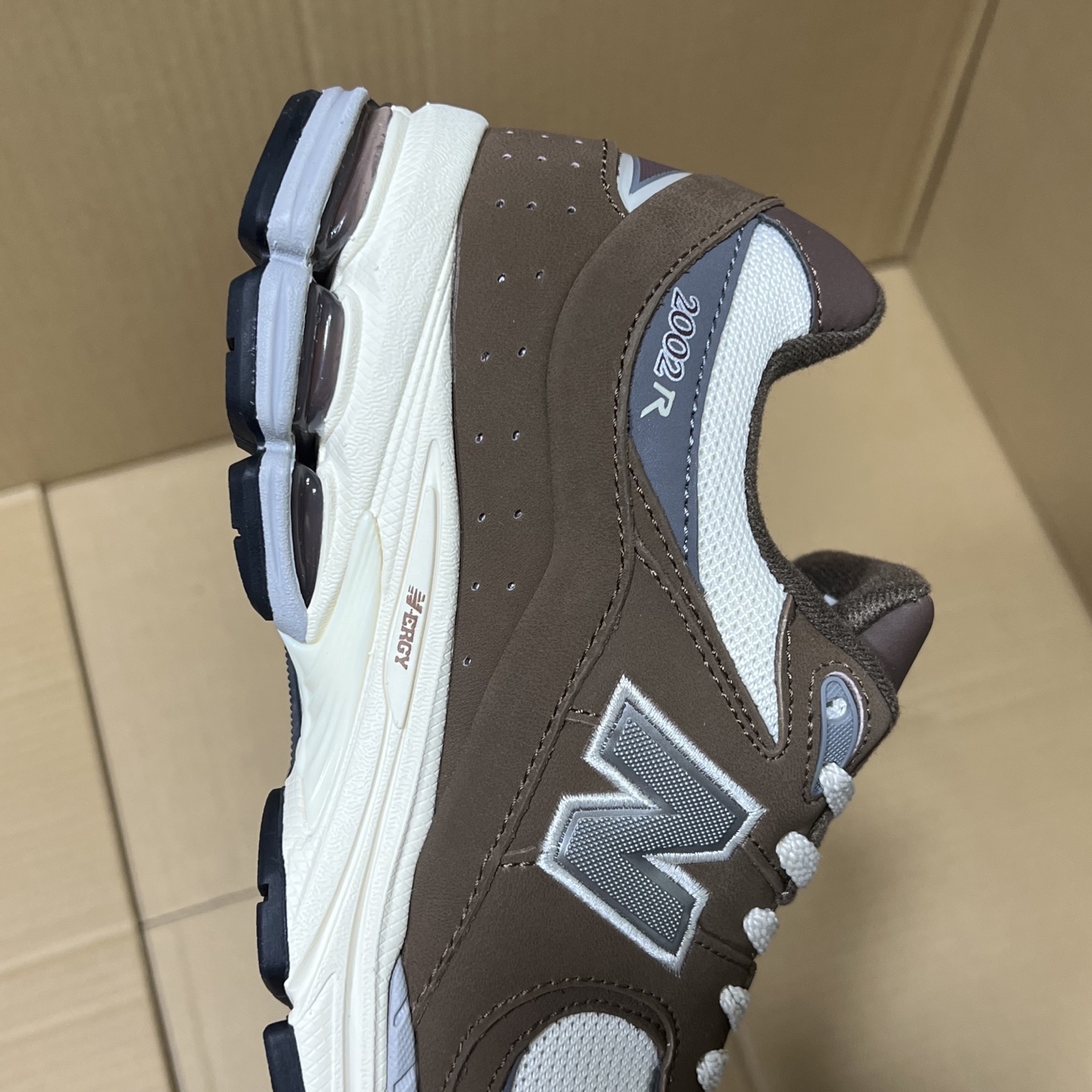 BC版纯原NB2002系列!
尺码36-45.5,全码出货!
BC出品!原鞋 原材料 原档案开发!东莞兴泰代工 真正一线产物 sample圈充正货品!正品代工的品控 每片底模全部只用一轮,欢迎对比市面所有所谓虚高版本货!
编码AB286974