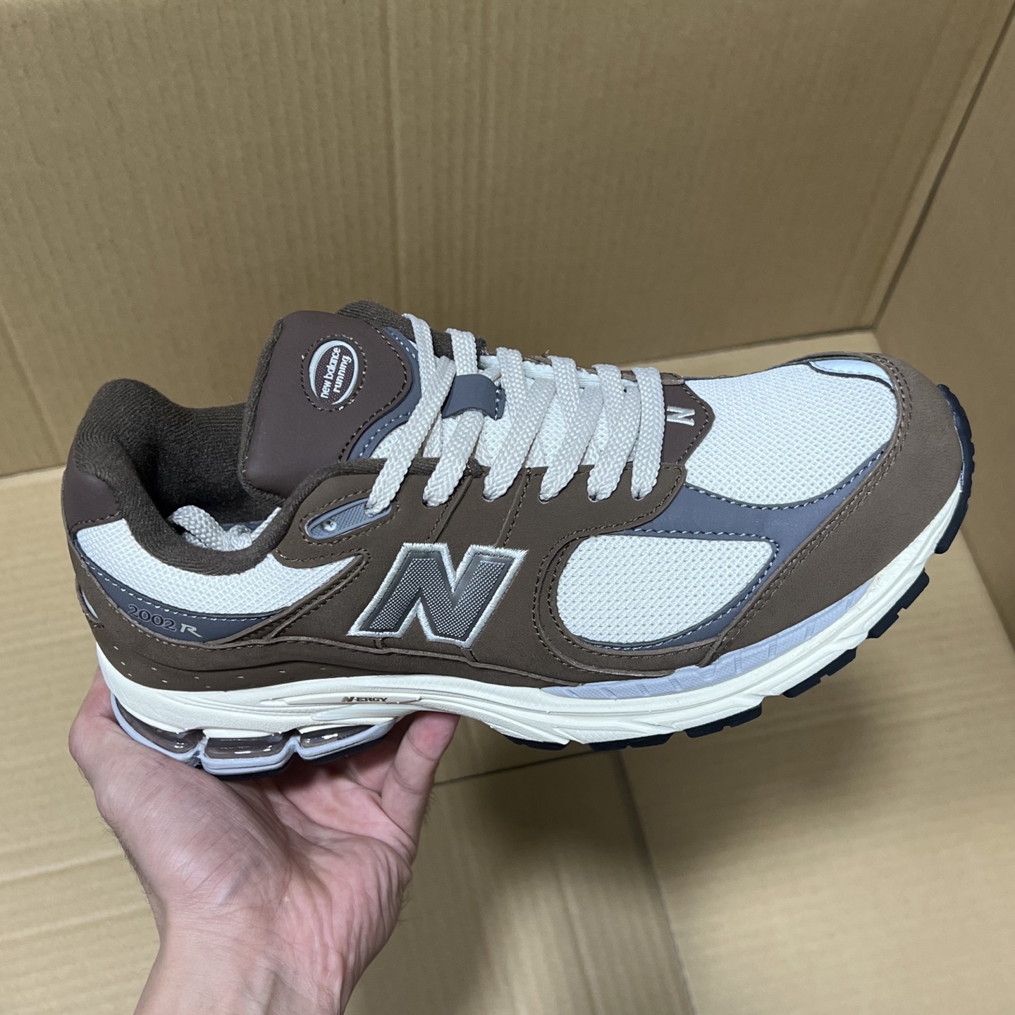 BC版纯原NB2002系列!
尺码36-45.5,全码出货!
BC出品!原鞋 原材料 原档案开发!东莞兴泰代工 真正一线产物 sample圈充正货品!正品代工的品控 每片底模全部只用一轮,欢迎对比市面所有所谓虚高版本货!
编码AB286974