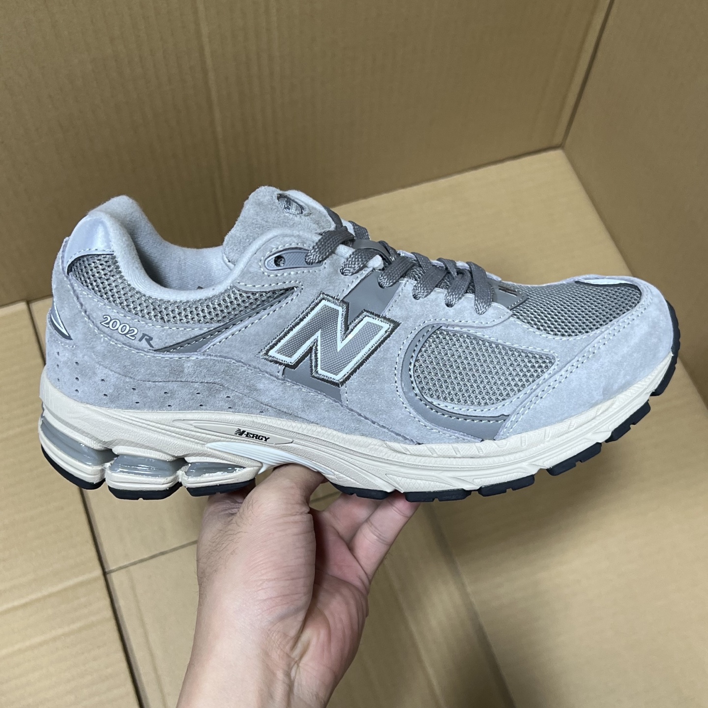 BC版纯原NB2002系列!
尺码36-45.5,全码出货!
BC出品!原鞋 原材料 原档案开发!东莞兴泰代工 真正一线产物 sample圈充正货品!正品代工的品控 每片底模全部只用一轮,欢迎对比市面所有所谓虚高版本货!
编码AB286974