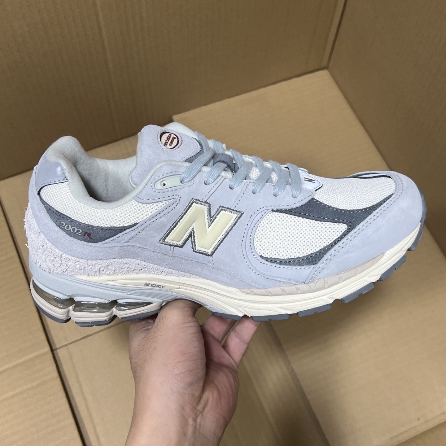 BC版纯原NB2002系列!
尺码36-45.5,全码出货!
BC出品!原鞋 原材料 原档案开发!东莞兴泰代工 真正一线产物 sample圈充正货品!正品代工的品控 每片底模全部只用一轮,欢迎对比市面所有所谓虚高版本货!
编码AB286974