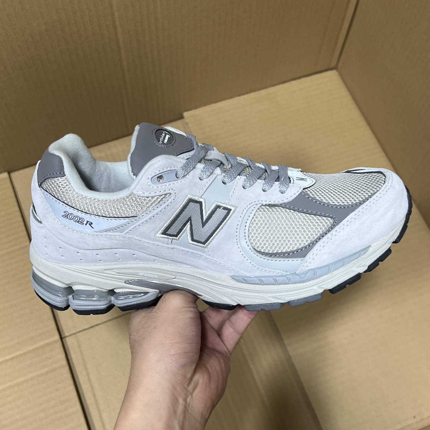 BC版纯原NB2002系列!
尺码36-45.5,全码出货!
BC出品!原鞋 原材料 原档案开发!东莞兴泰代工 真正一线产物 sample圈充正货品!正品代工的品控 每片底模全部只用一轮,欢迎对比市面所有所谓虚高版本货!
编码AB286974