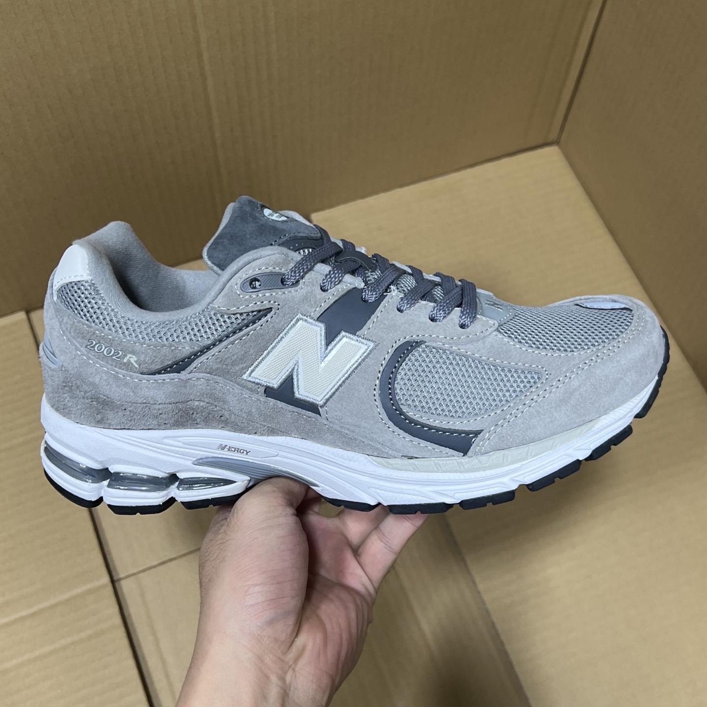 BC版纯原NB2002系列!
尺码36-45.5,全码出货!
BC出品!原鞋 原材料 原档案开发!东莞兴泰代工 真正一线产物 sample圈充正货品!正品代工的品控 每片底模全部只用一轮,欢迎对比市面所有所谓虚高版本货!
编码AB286974