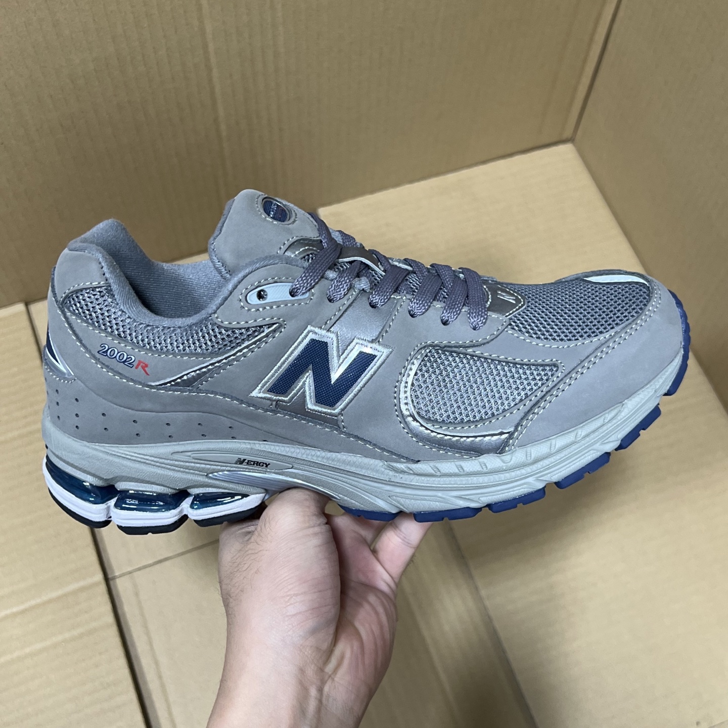 BC版纯原NB2002系列!
尺码36-45.5,全码出货!
BC出品!原鞋 原材料 原档案开发!东莞兴泰代工 真正一线产物 sample圈充正货品!正品代工的品控 每片底模全部只用一轮,欢迎对比市面所有所谓虚高版本货!
编码AB286974