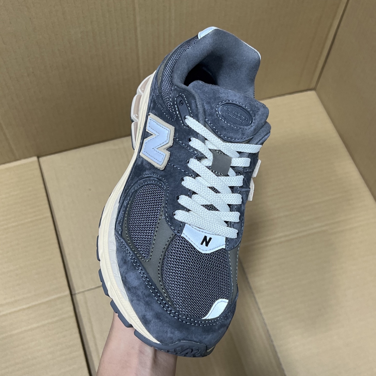 BC版纯原NB2002系列!
尺码36-45.5,全码出货!
BC出品!原鞋 原材料 原档案开发!东莞兴泰代工 真正一线产物 sample圈充正货品!正品代工的品控 每片底模全部只用一轮,欢迎对比市面所有所谓虚高版本货!
编码AB286974