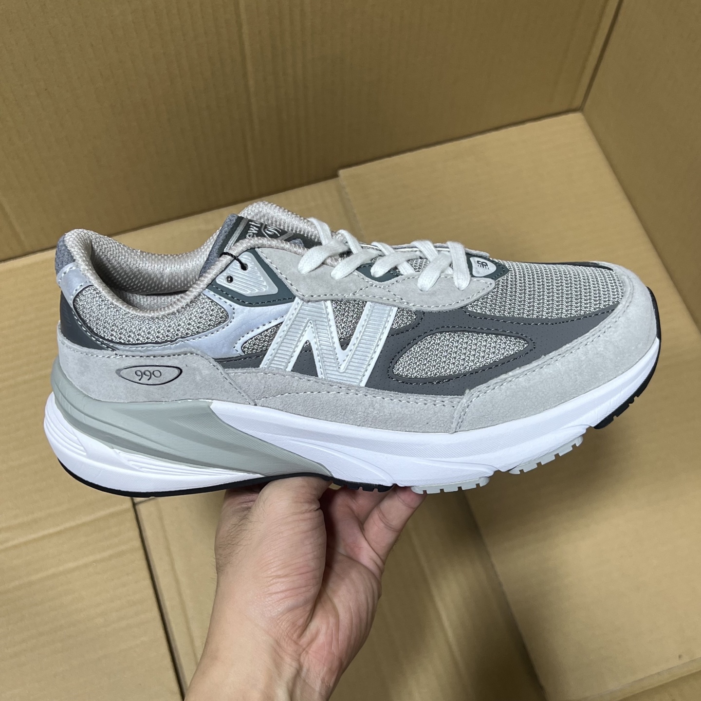 GS版NB990!
尺码36-45全码出货!
平台特供批次产物!区分市售一切通货,品质非常棒的一个版本,性价比超级高!
编码AB365896!