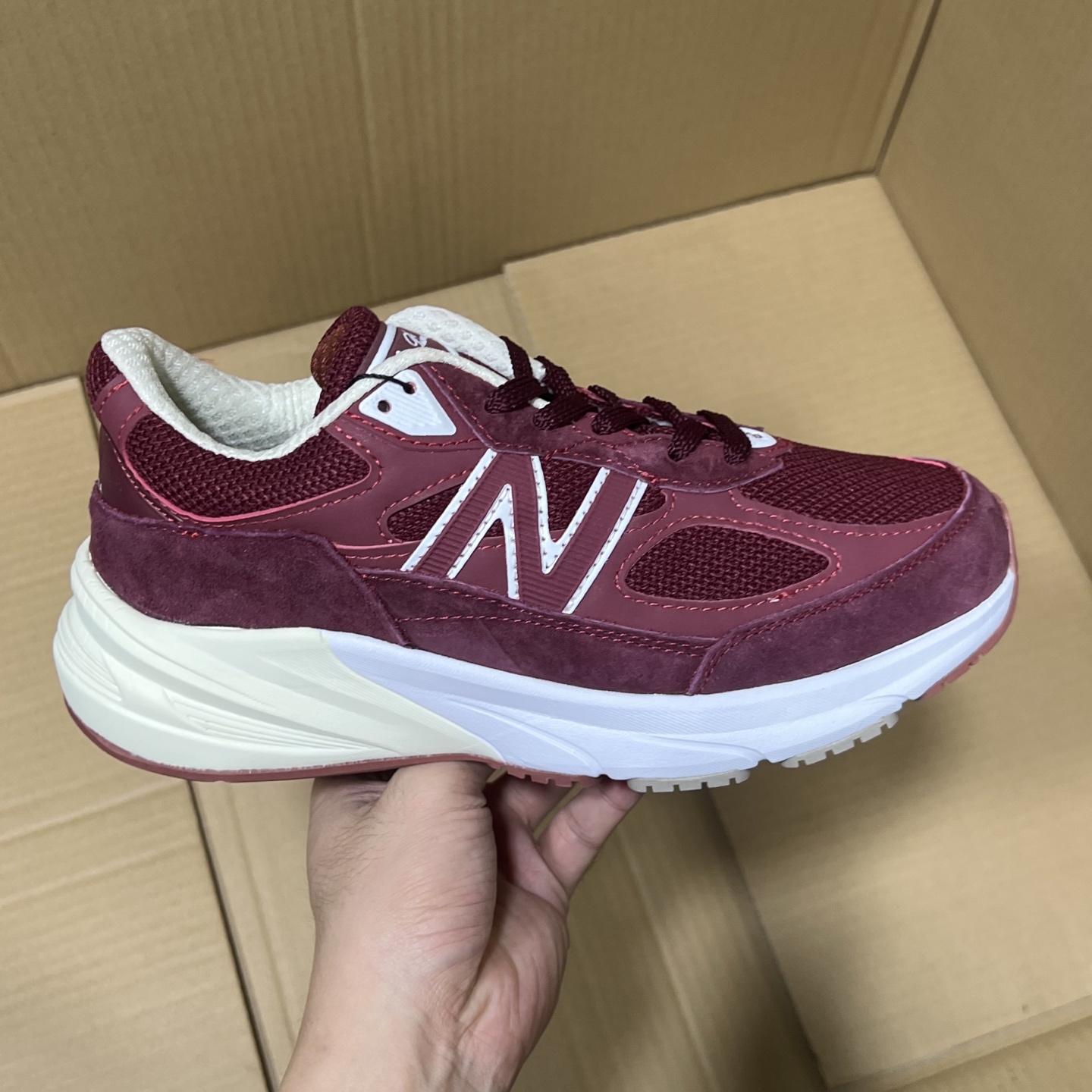 GS版NB990!
尺码36-45全码出货!
平台特供批次产物!区分市售一切通货,品质非常棒的一个版本,性价比超级高!
编码AB365896!